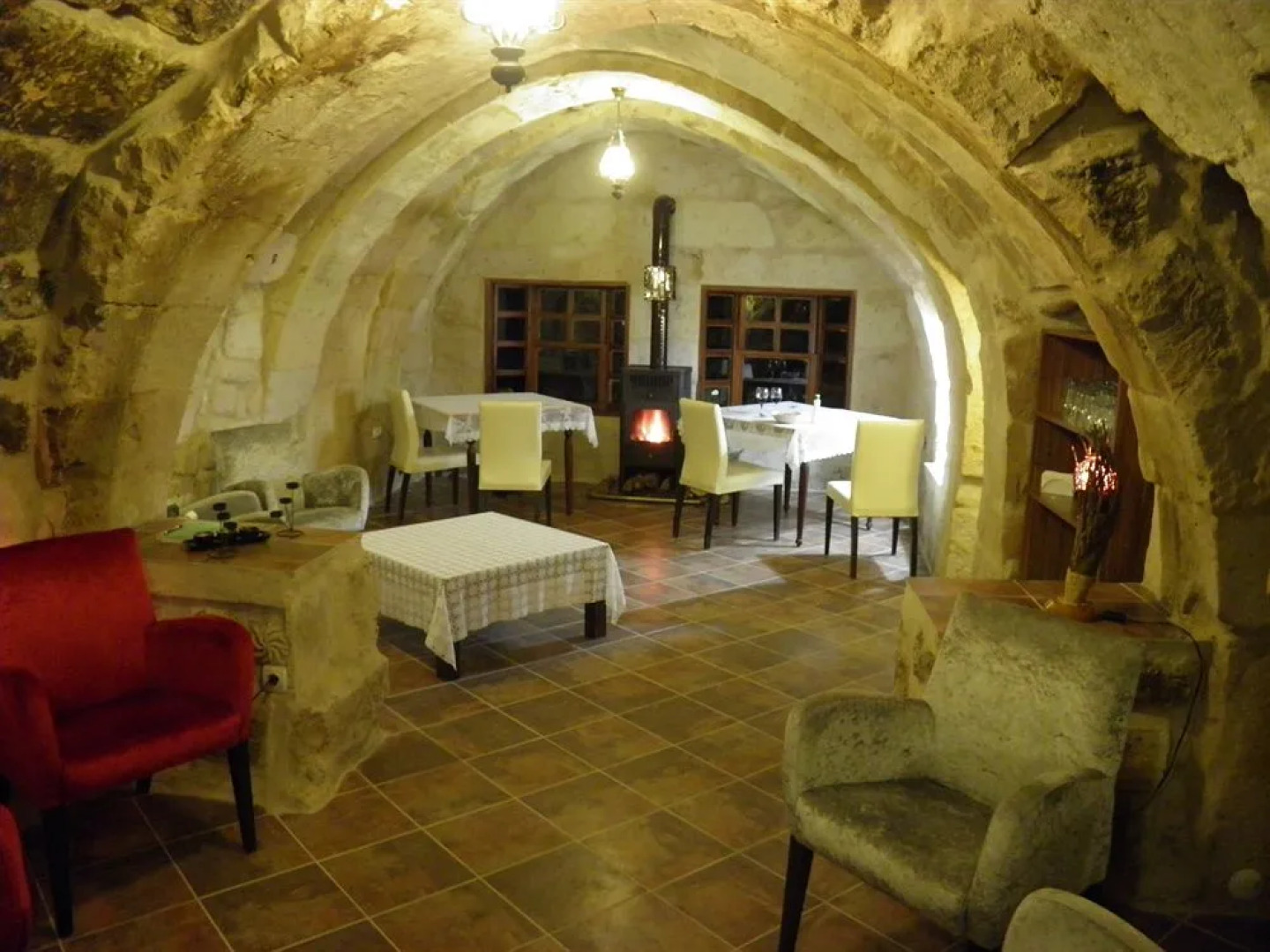 AkCave Suites & Resort