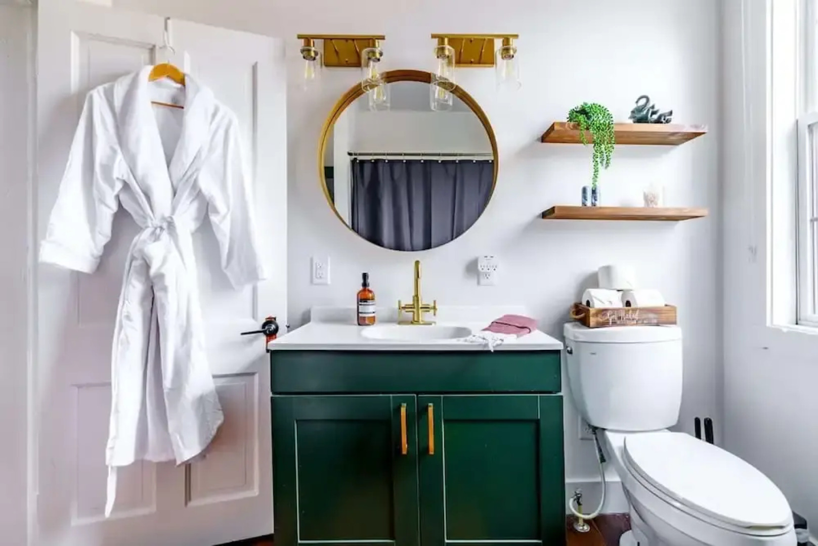 Prime Location Top Rated Clean Parking Free