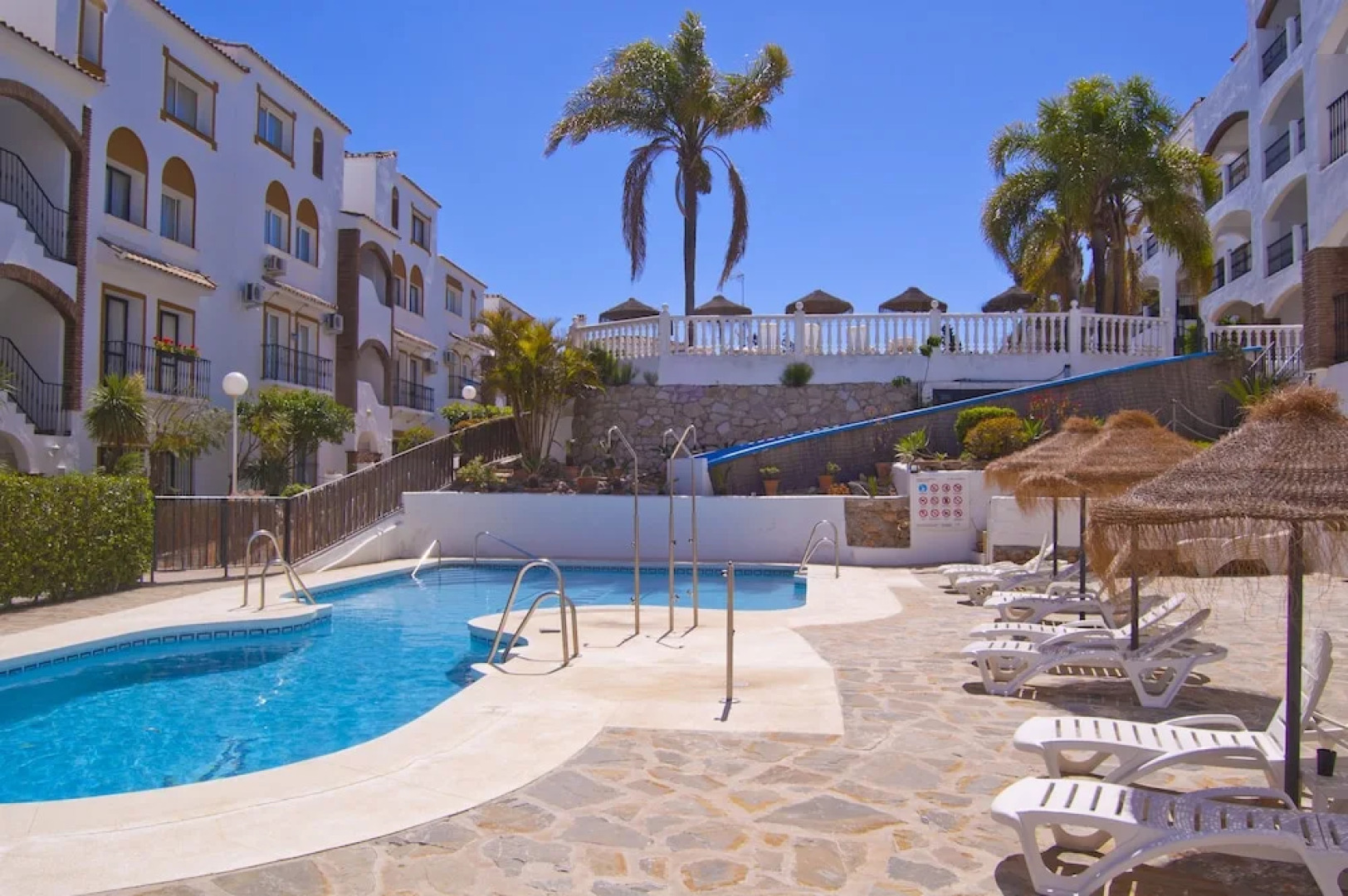 Spacious 2 Bed Apartment in Calahonda