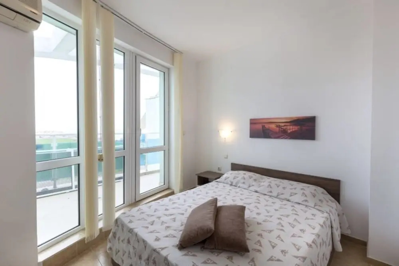 Sea View 1 Bed Apartment With Stunning Ocean Views