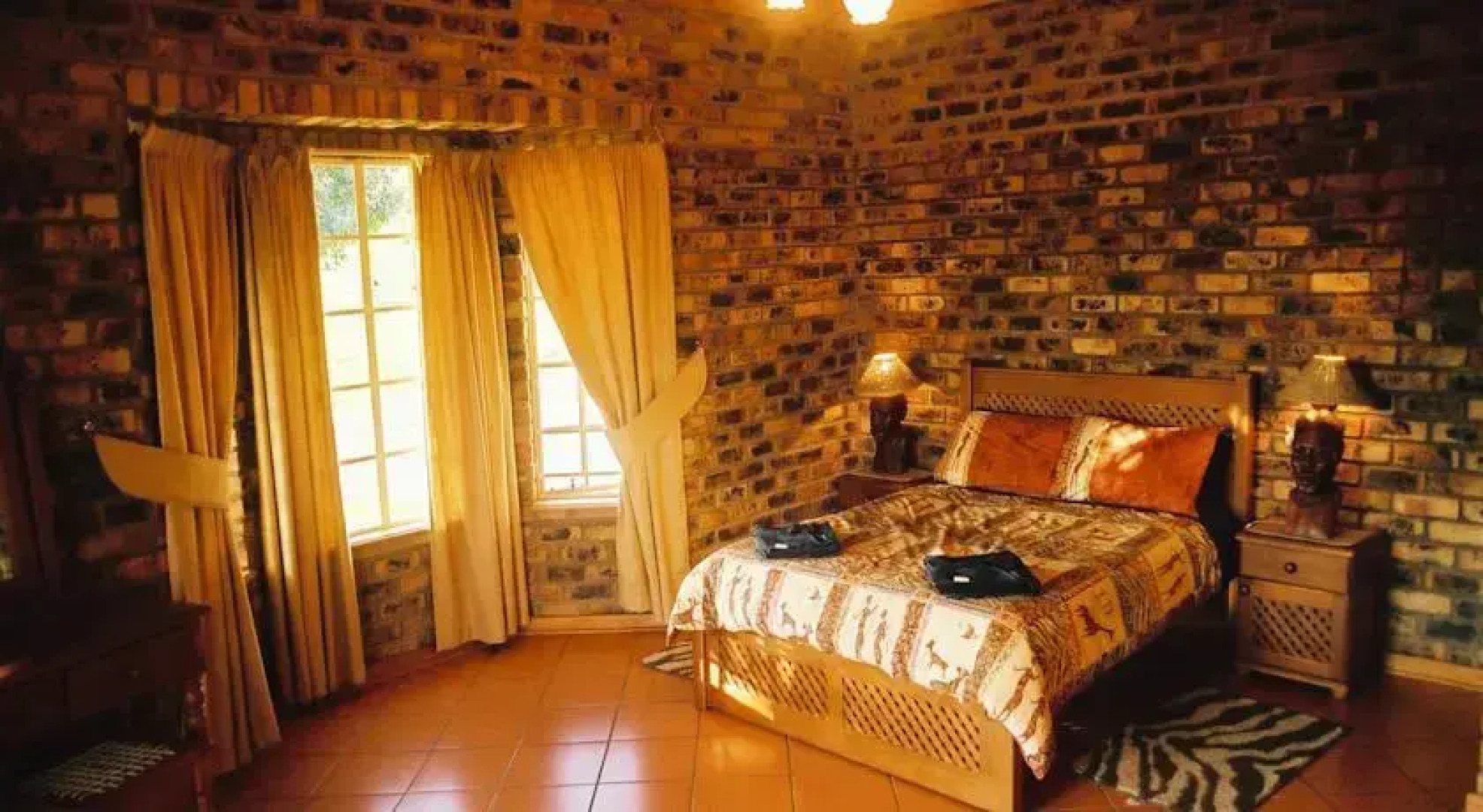 Thaba Tsweni Lodge & Safaris