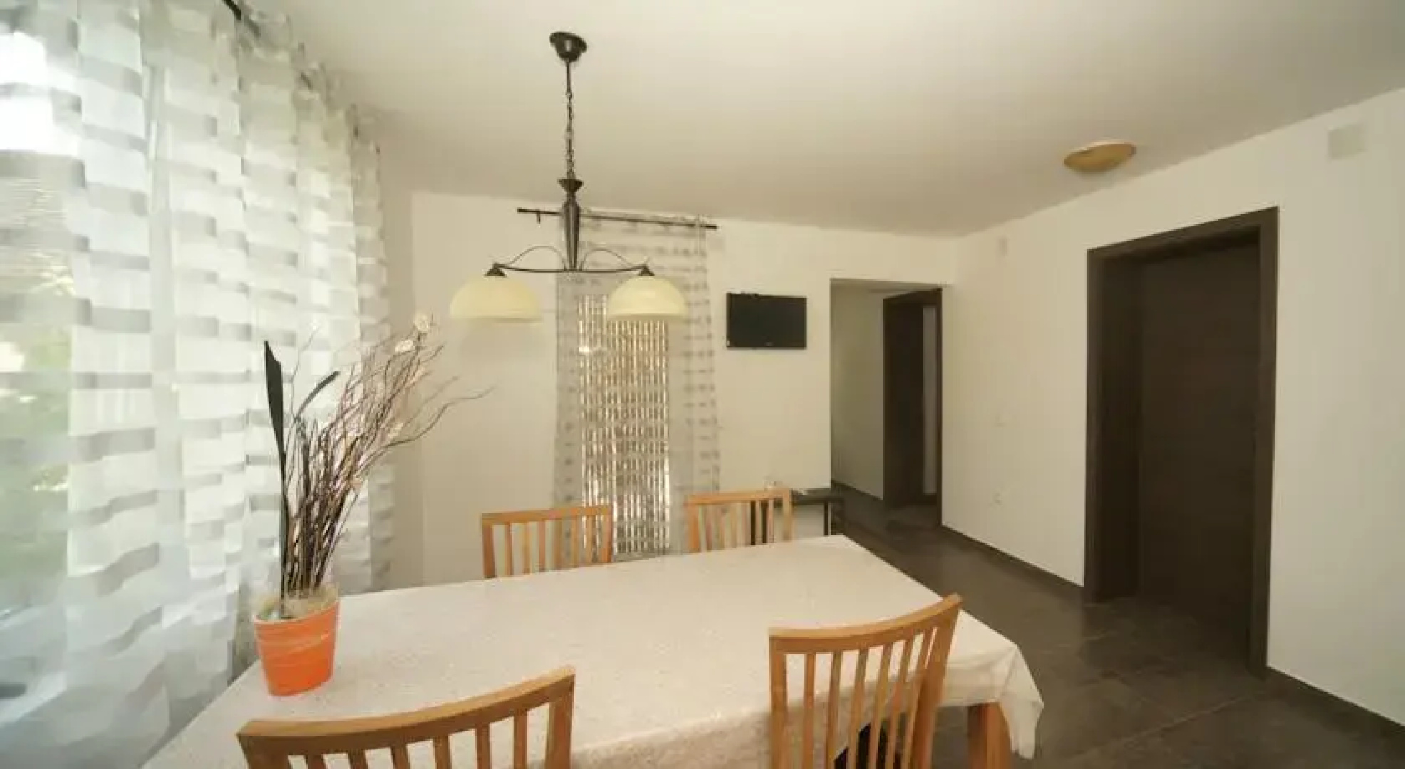 Rooms And Apartments at River