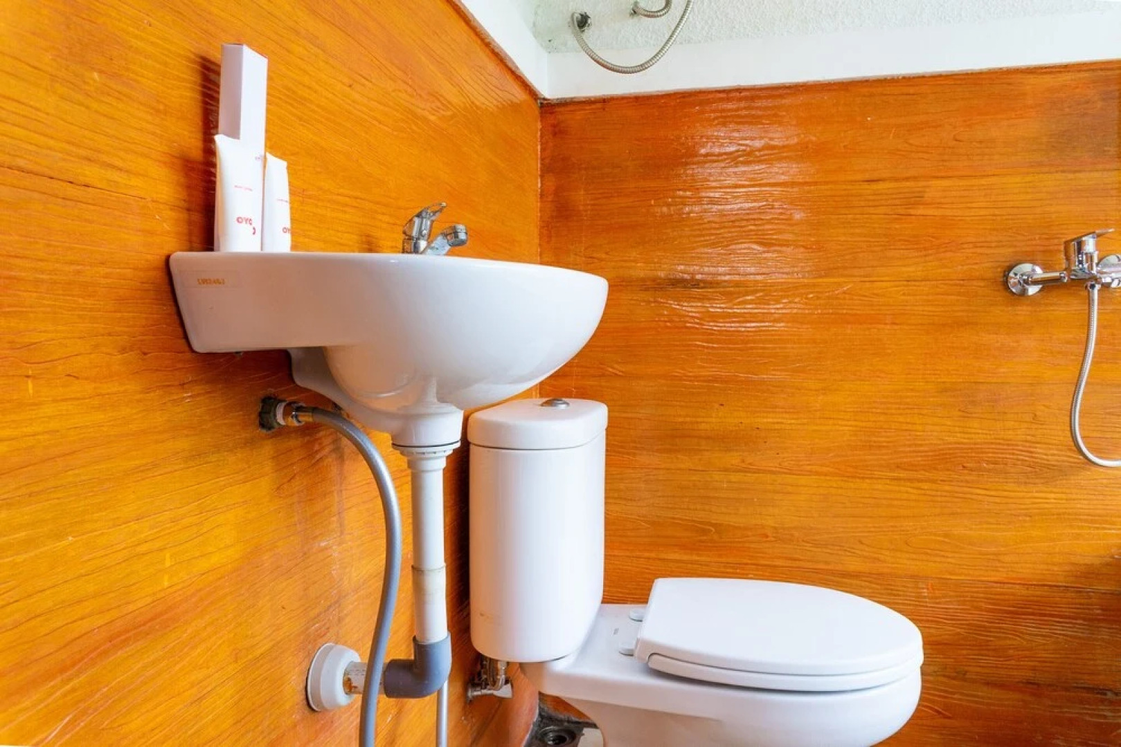 OYO 1458 Kanaka Residence