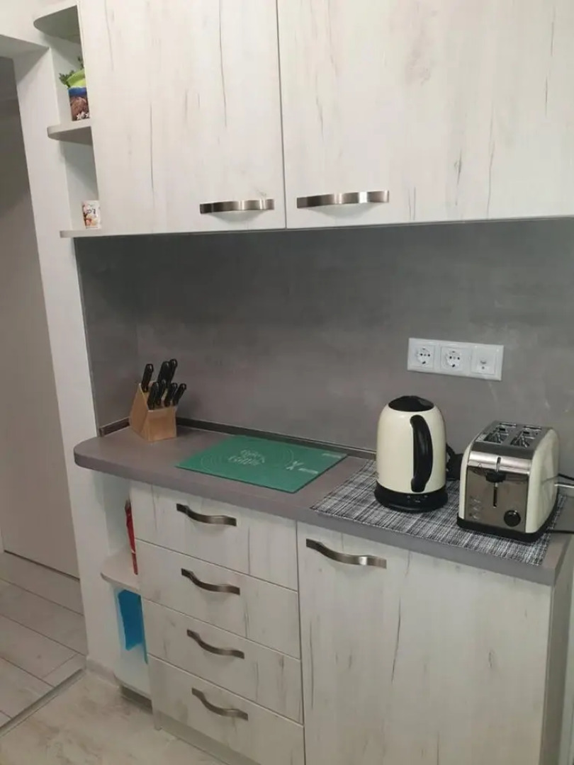 2-bed - Sleeps 4 - With Parking