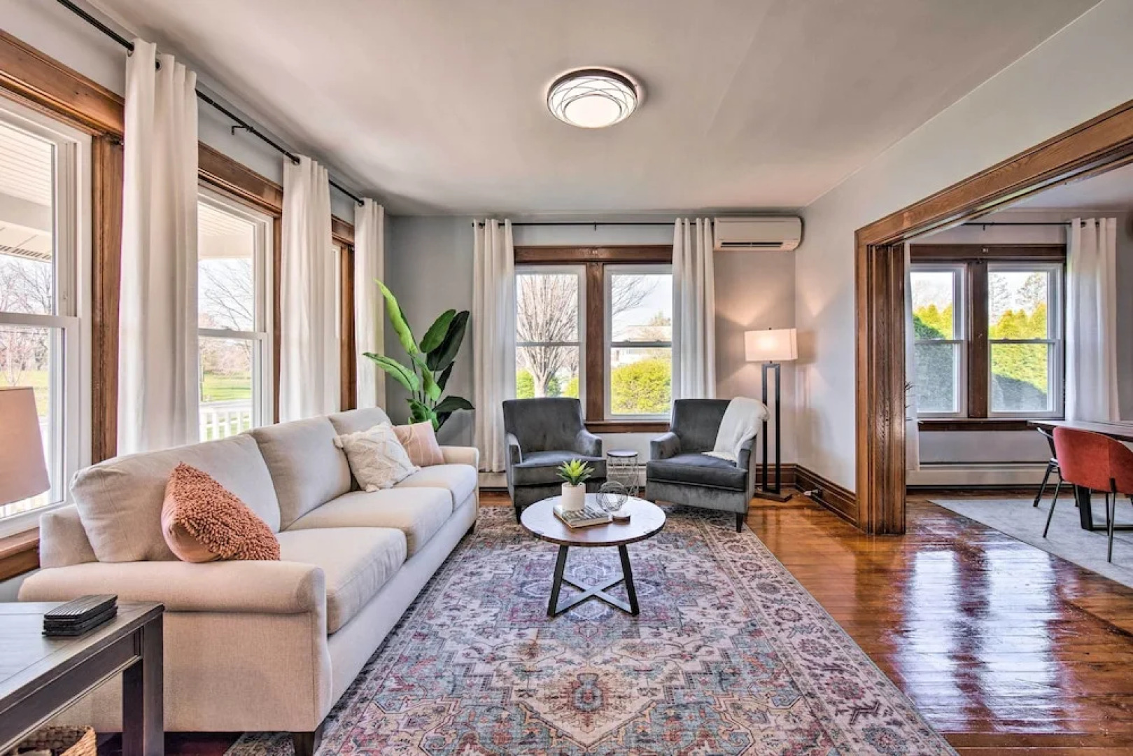 Home 2 Mi to Hersheypark: Work & Play!