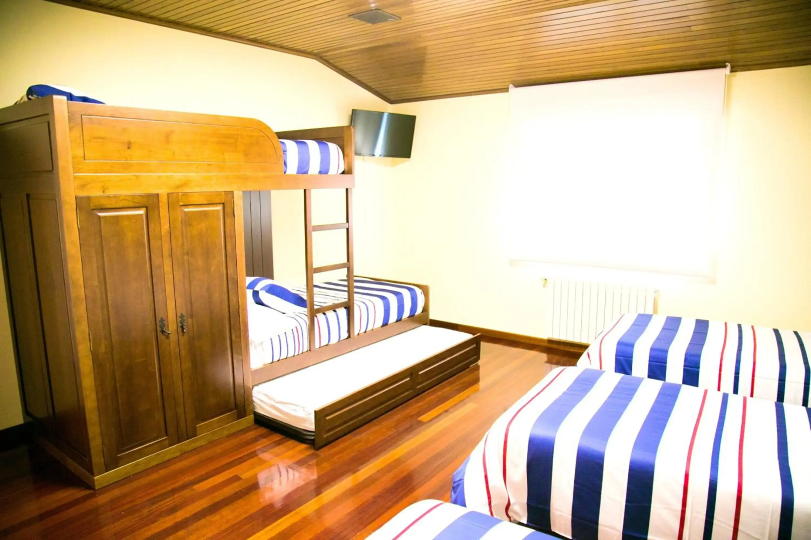 4 bedrooms house with private pool jacuzzi and enclosed garden at Cuntis
