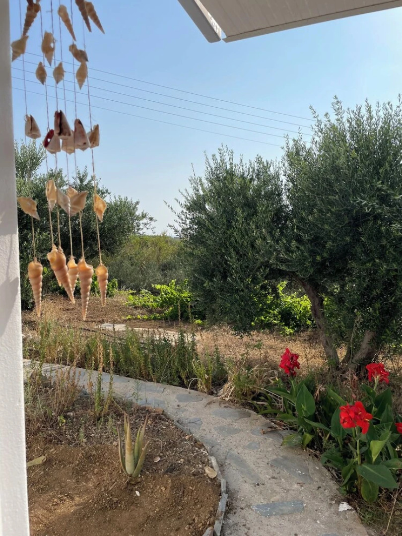 Gorgeous White Marsis Apartment in Paros