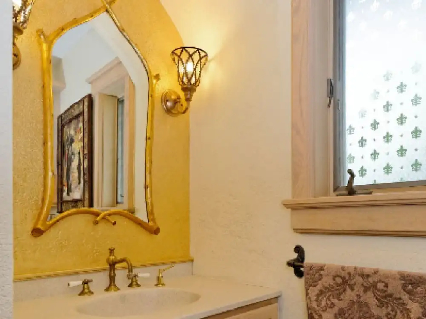 HIGHLANDS CASTLE overlooking Lake George.. plus 2 other Castles!