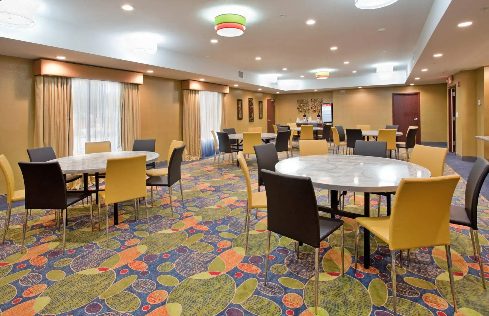 Holiday Inn Express & Suites St Louis Airport by IHG