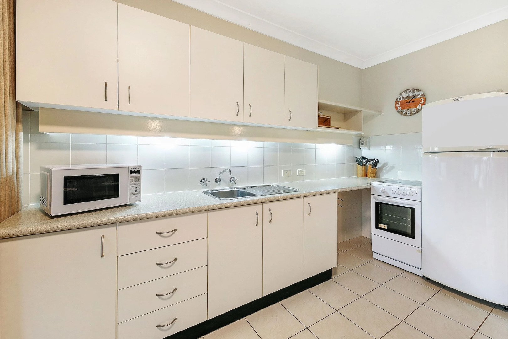 Smugglers on the Beach