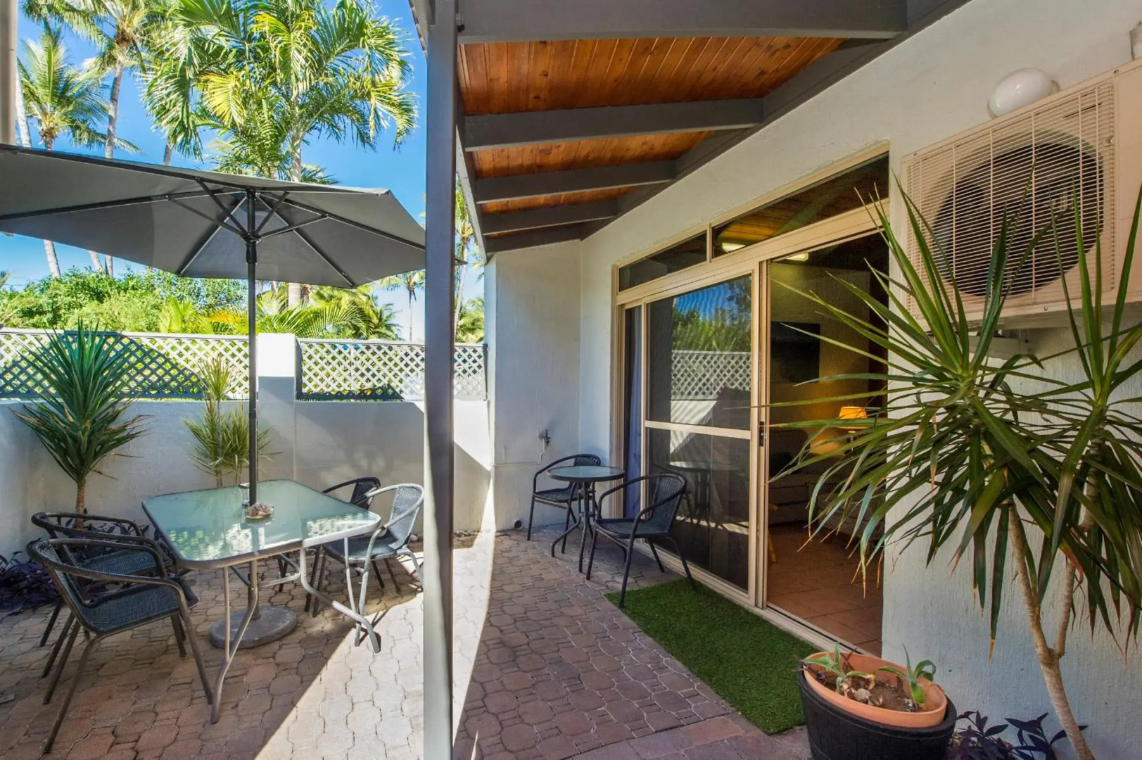 Beachside Cottage - A Private Peaceful Hidden Gem 50m to Beach