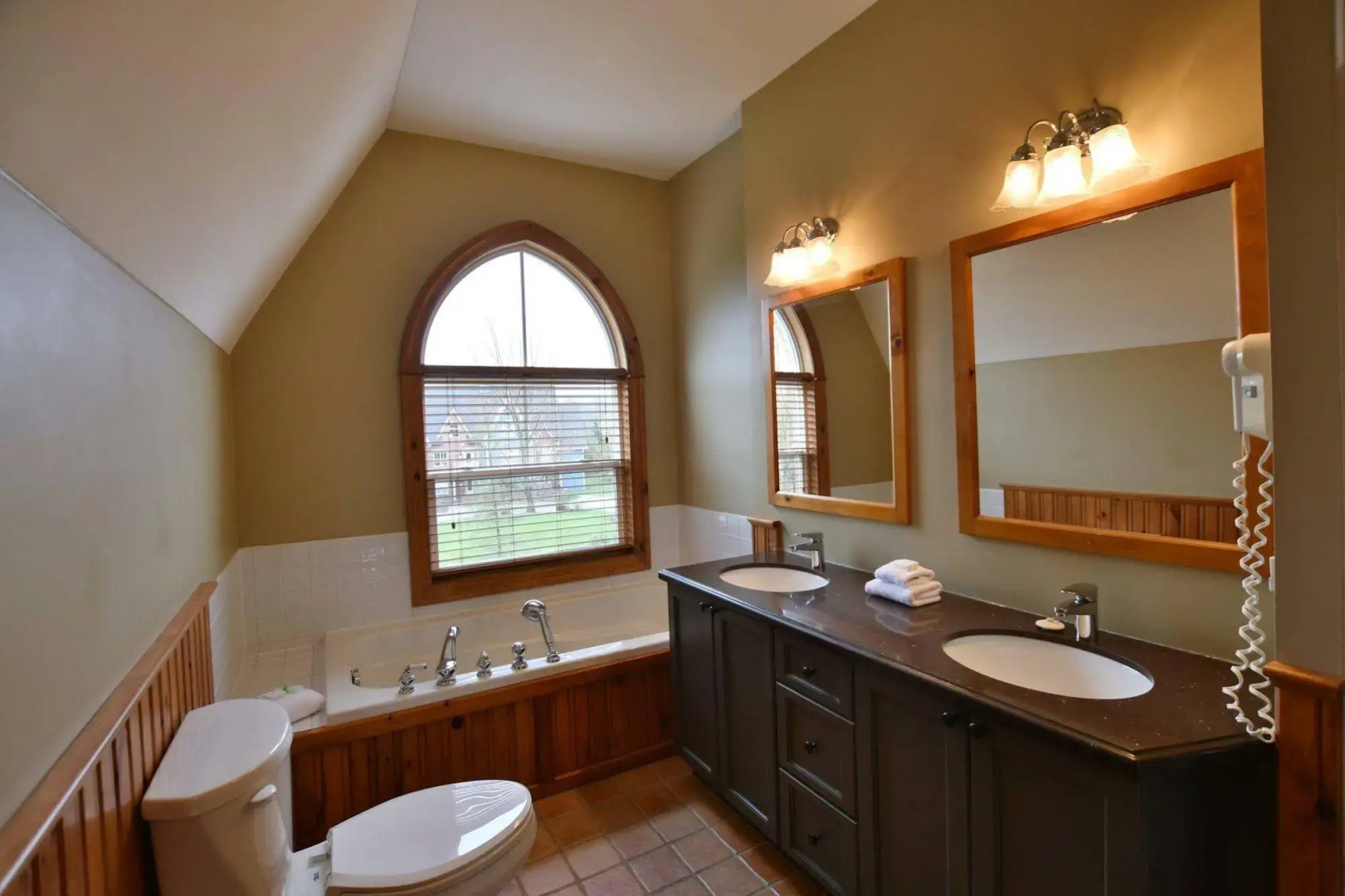 The Lodges at Blue Mountain - Historic Snowbridge Condos