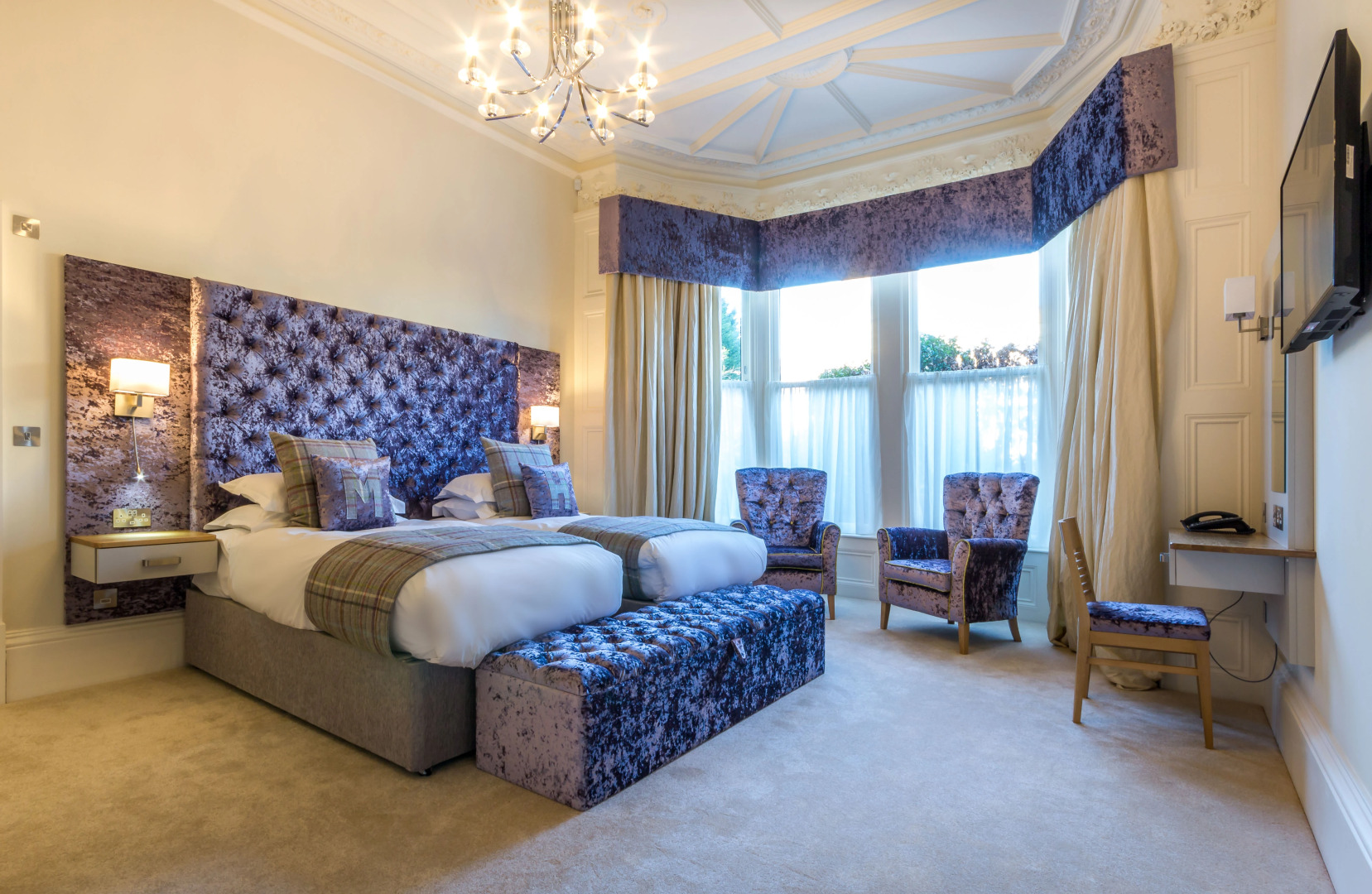 White Hart Hotel & Apartments