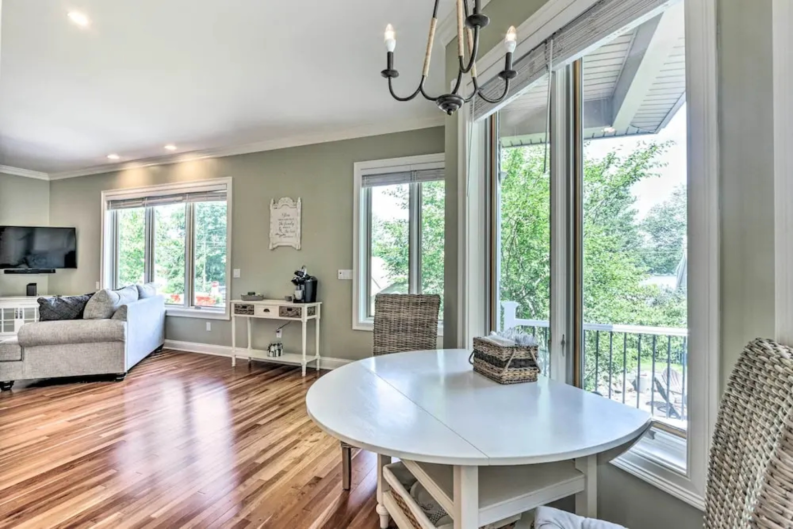 Elegant Middlefield Getaway w/ Game Room!