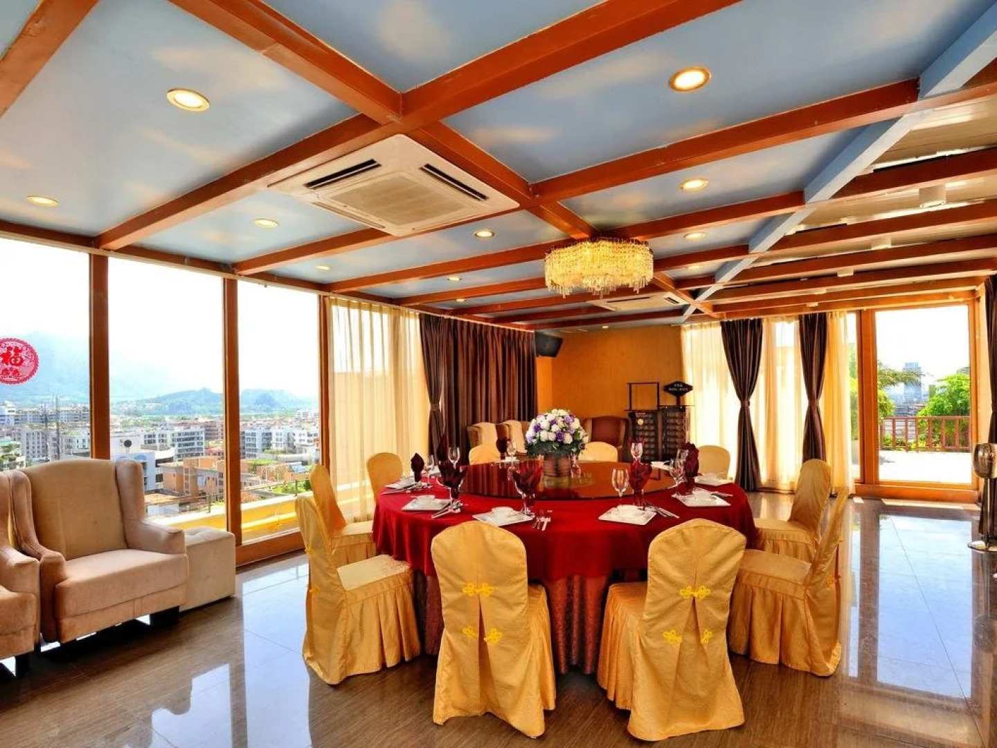 Zhaoqing International Grand Hotel