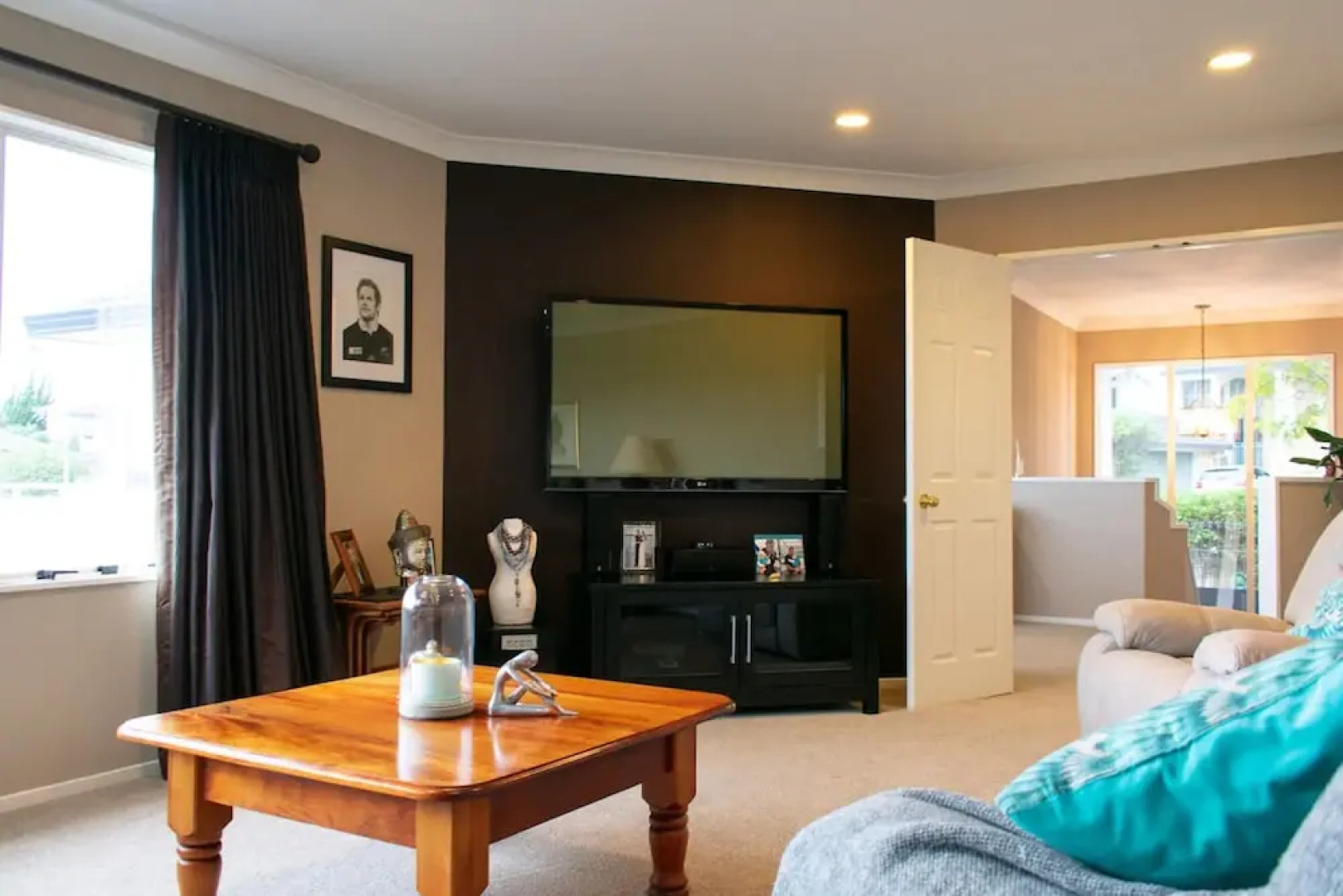 Grand 4 Bedroom Home With Balcony and Garden