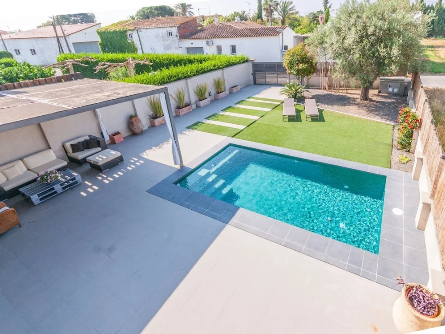 Fantastic Holiday Home in St Pere Pescador Spain With Pool