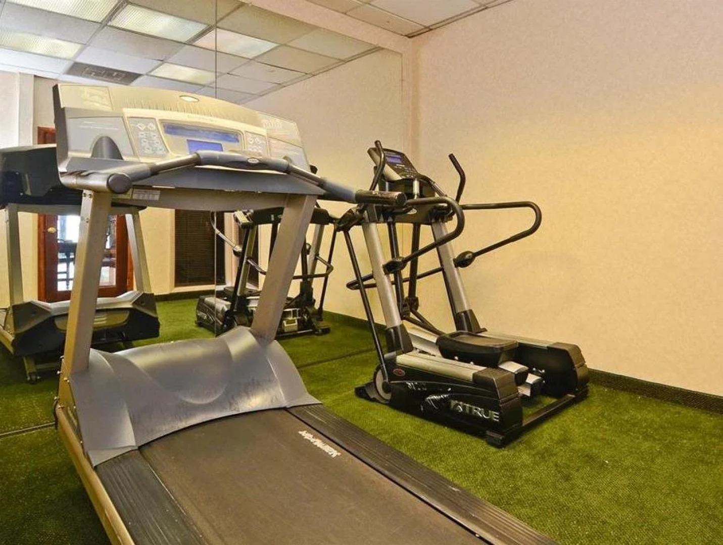 Red Carpet Inn & Suites