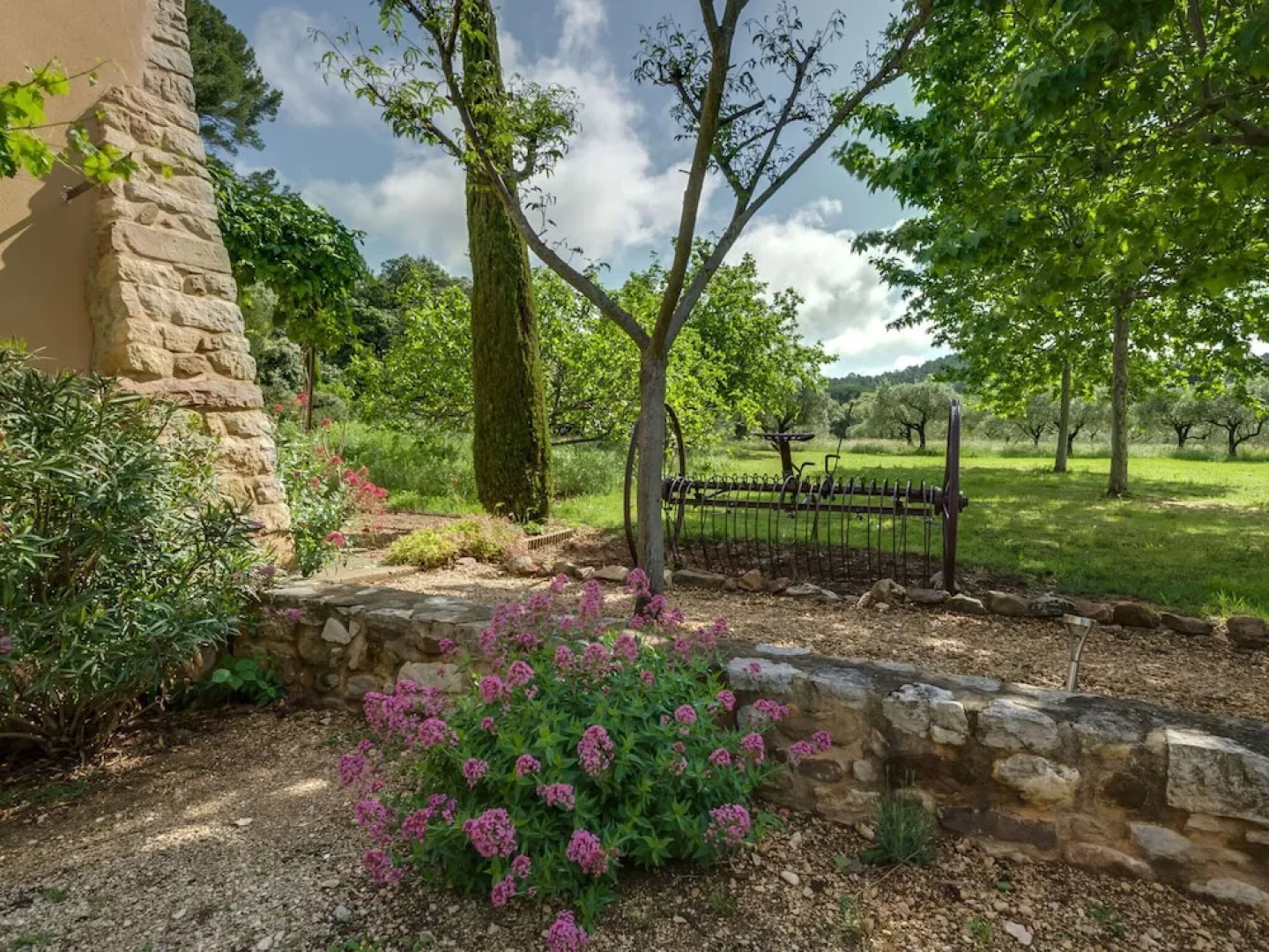 Secluded Holiday Home in Rustrel With Swimming Pool