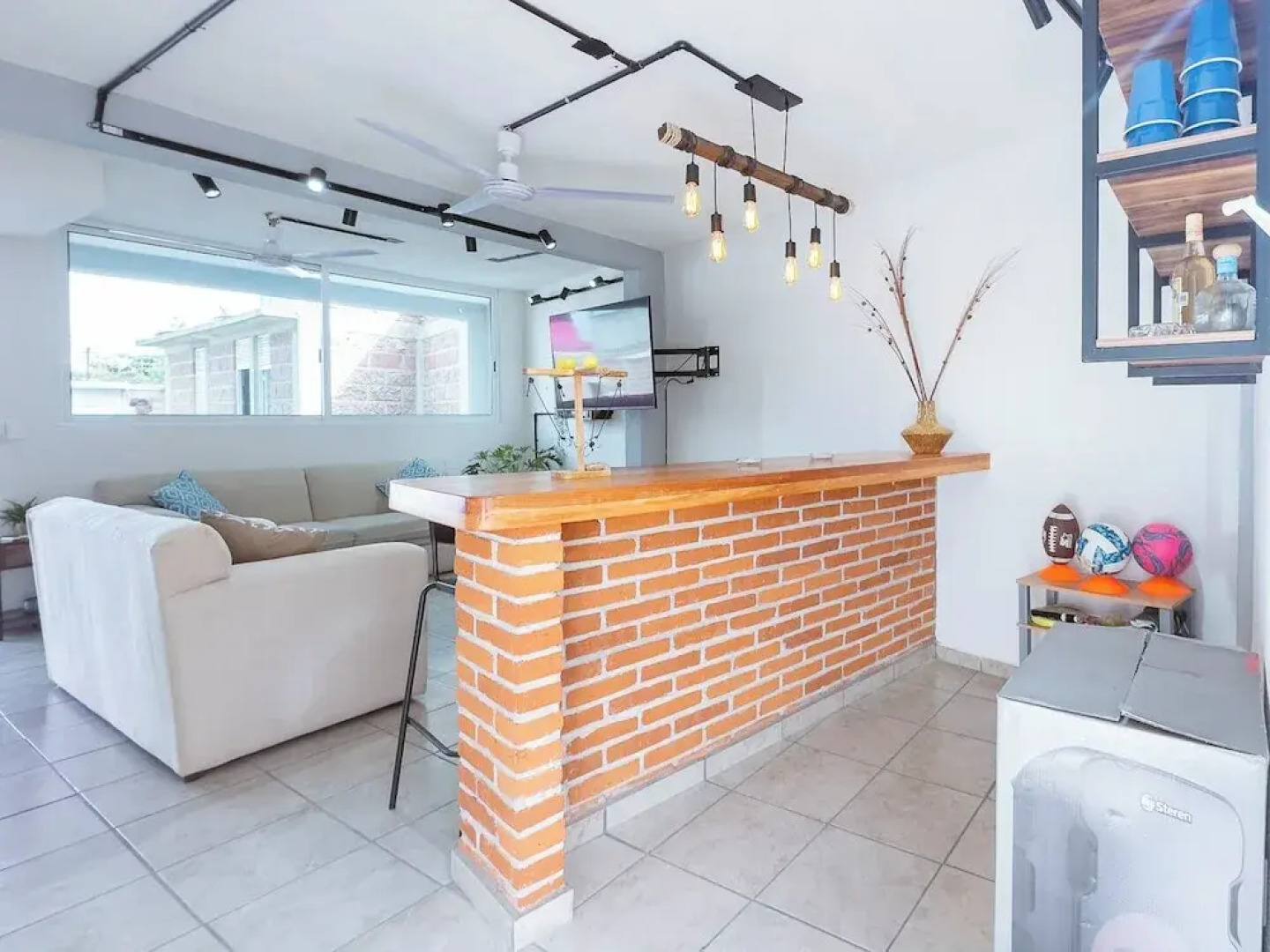 New Comfortable Retreat. Pool & BBQ