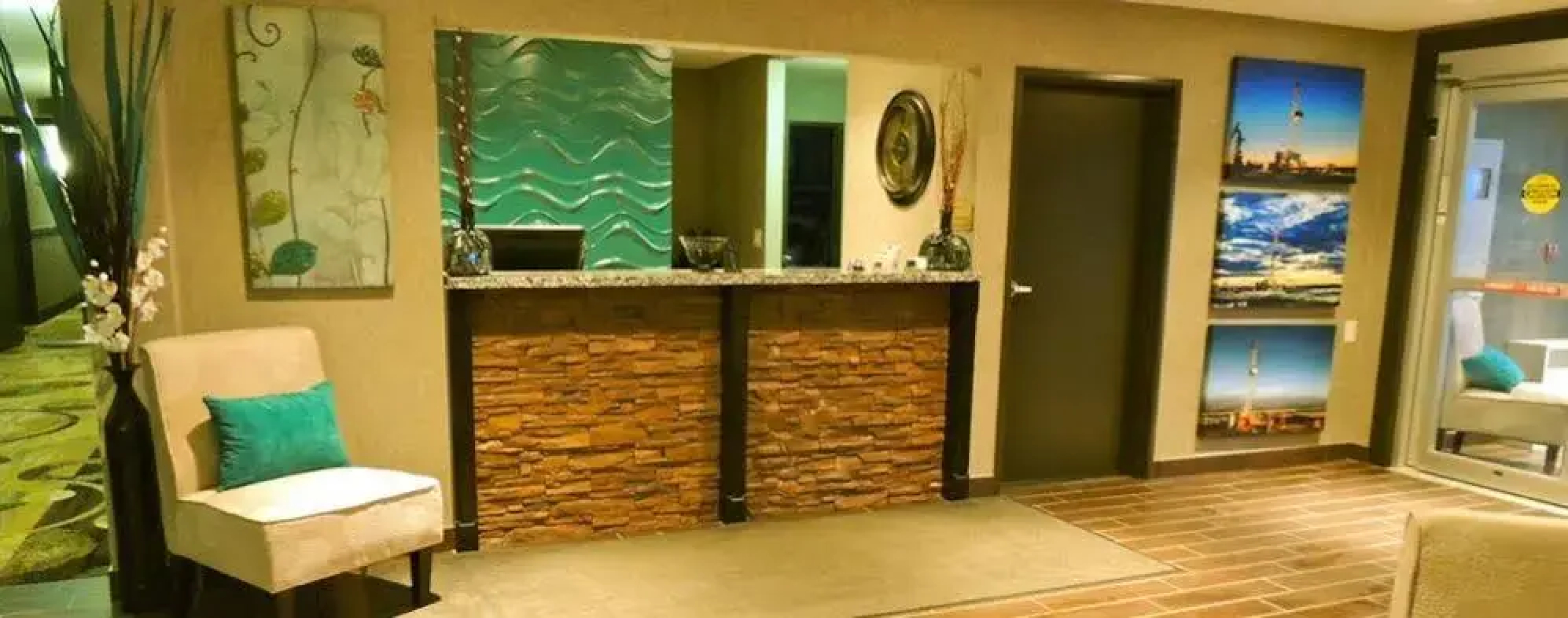 Stoughton Western Star Inn & Suites