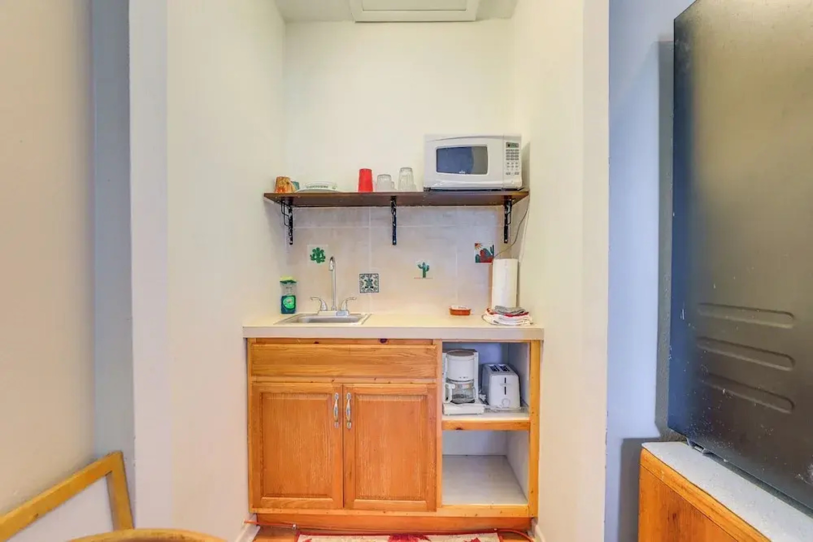 7 Mi to Beach: Pinellas Park Studio w/ Patio