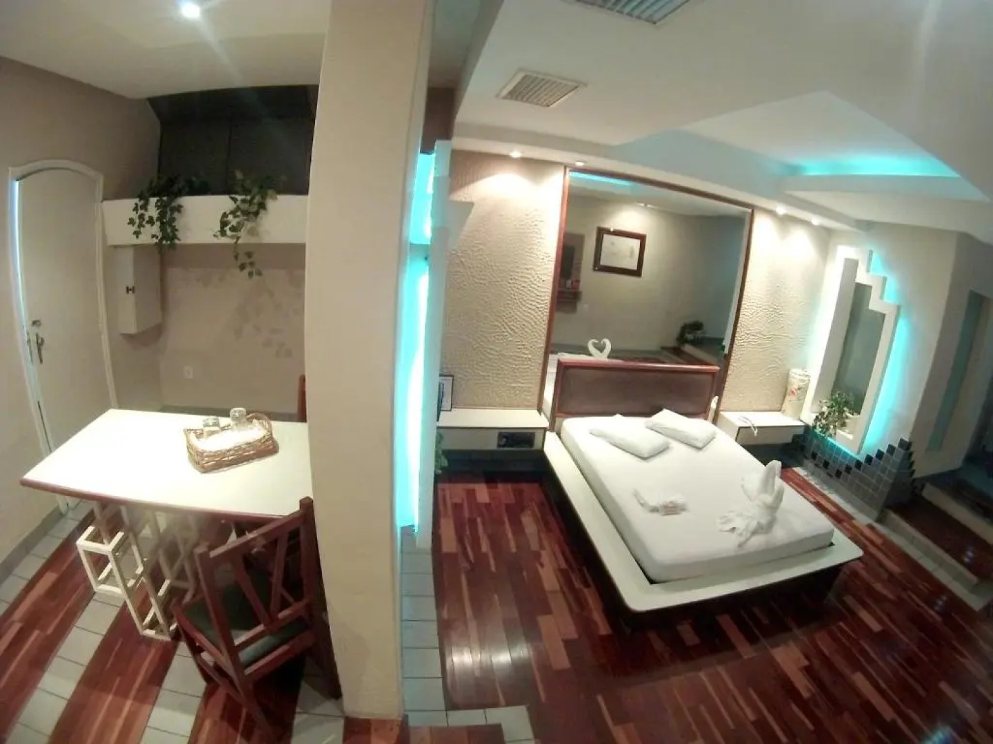 Flamboyant Motel - Adults Only