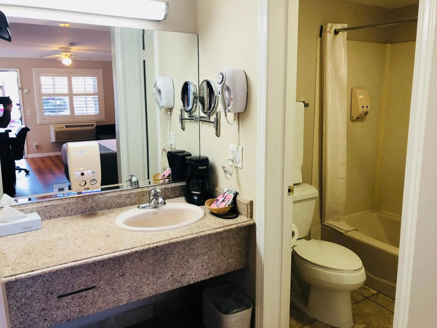 Dynasty Suites Hotel Riverside