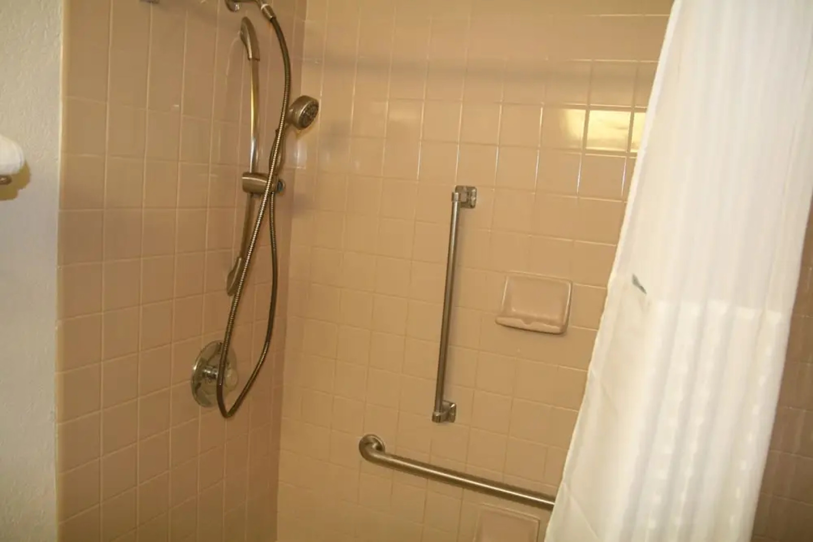 Howard Johnson by Wyndham Hattiesburg