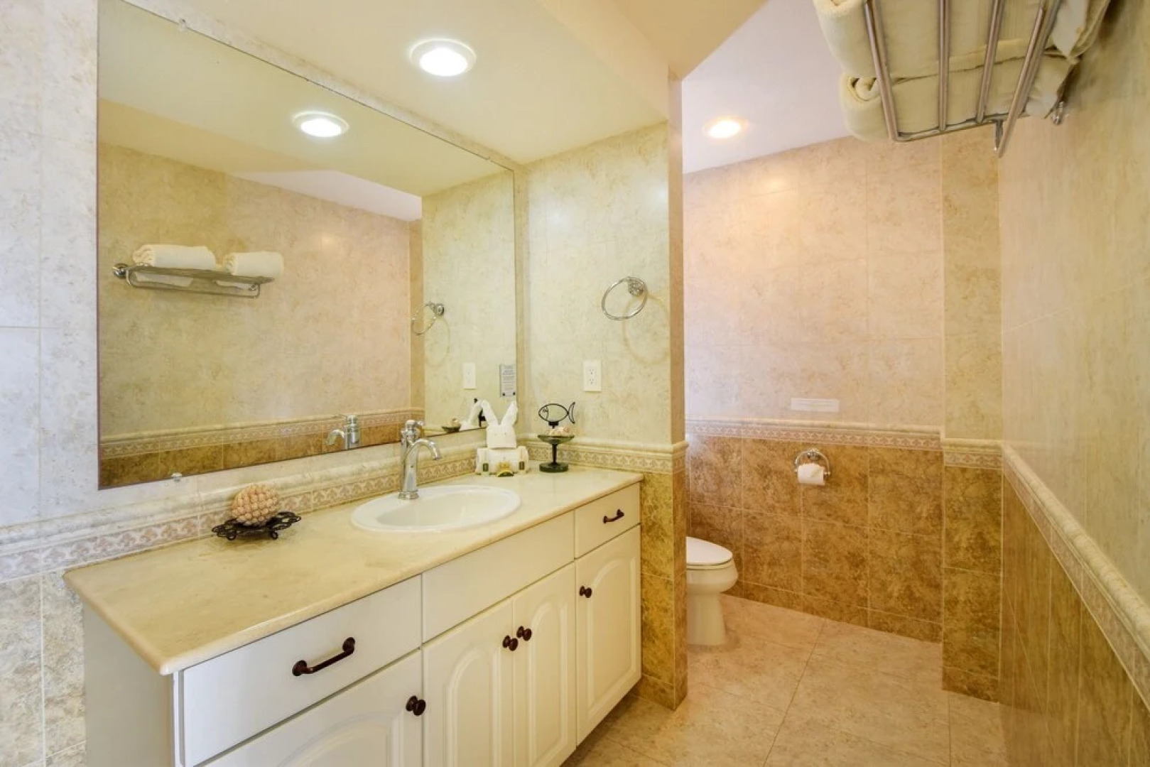 El Cantil Condominiums