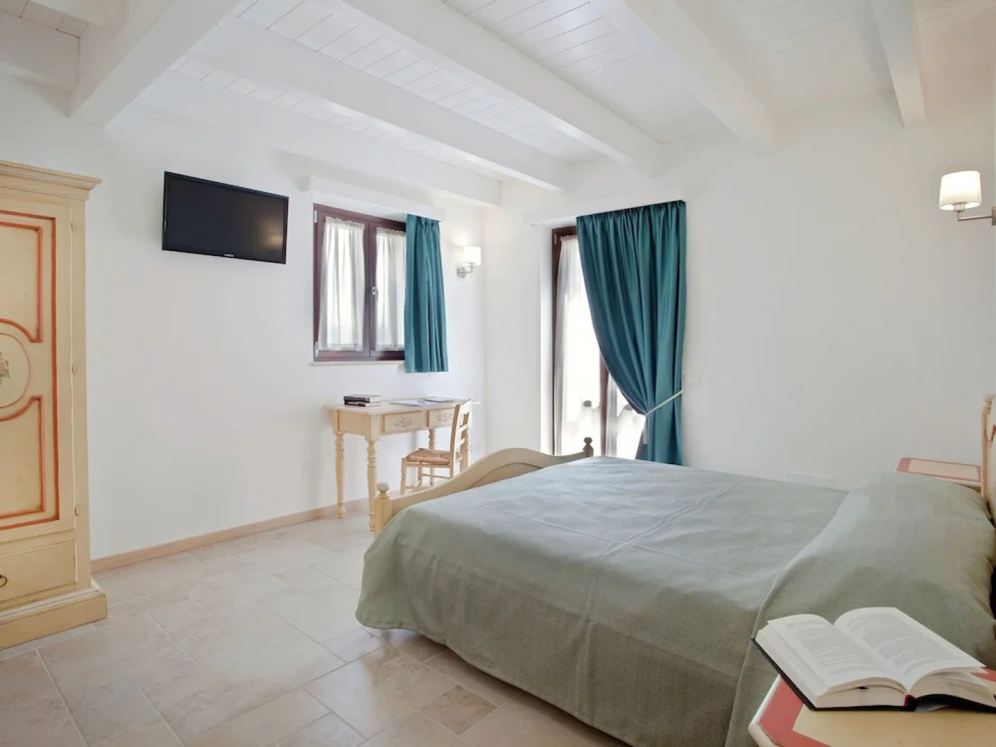 Modern Eco-Friendly Apartment Steps Away From the Sea And Nature