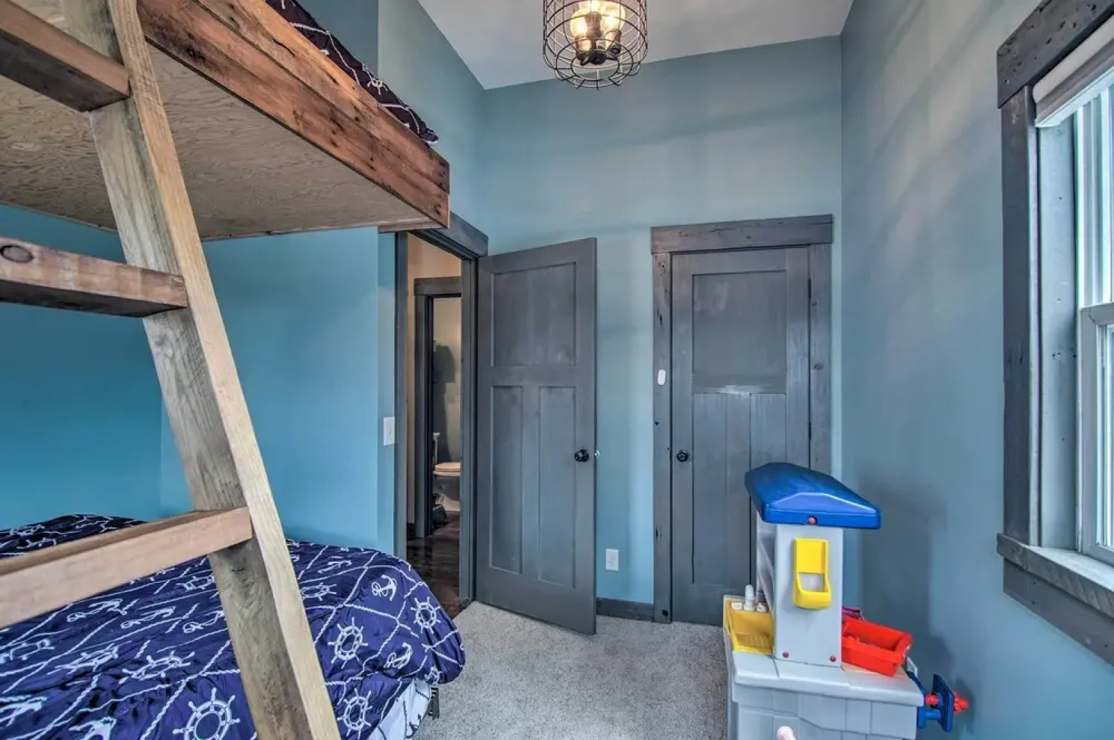 Charming Retreat - Walk to Lake Koshkonong!