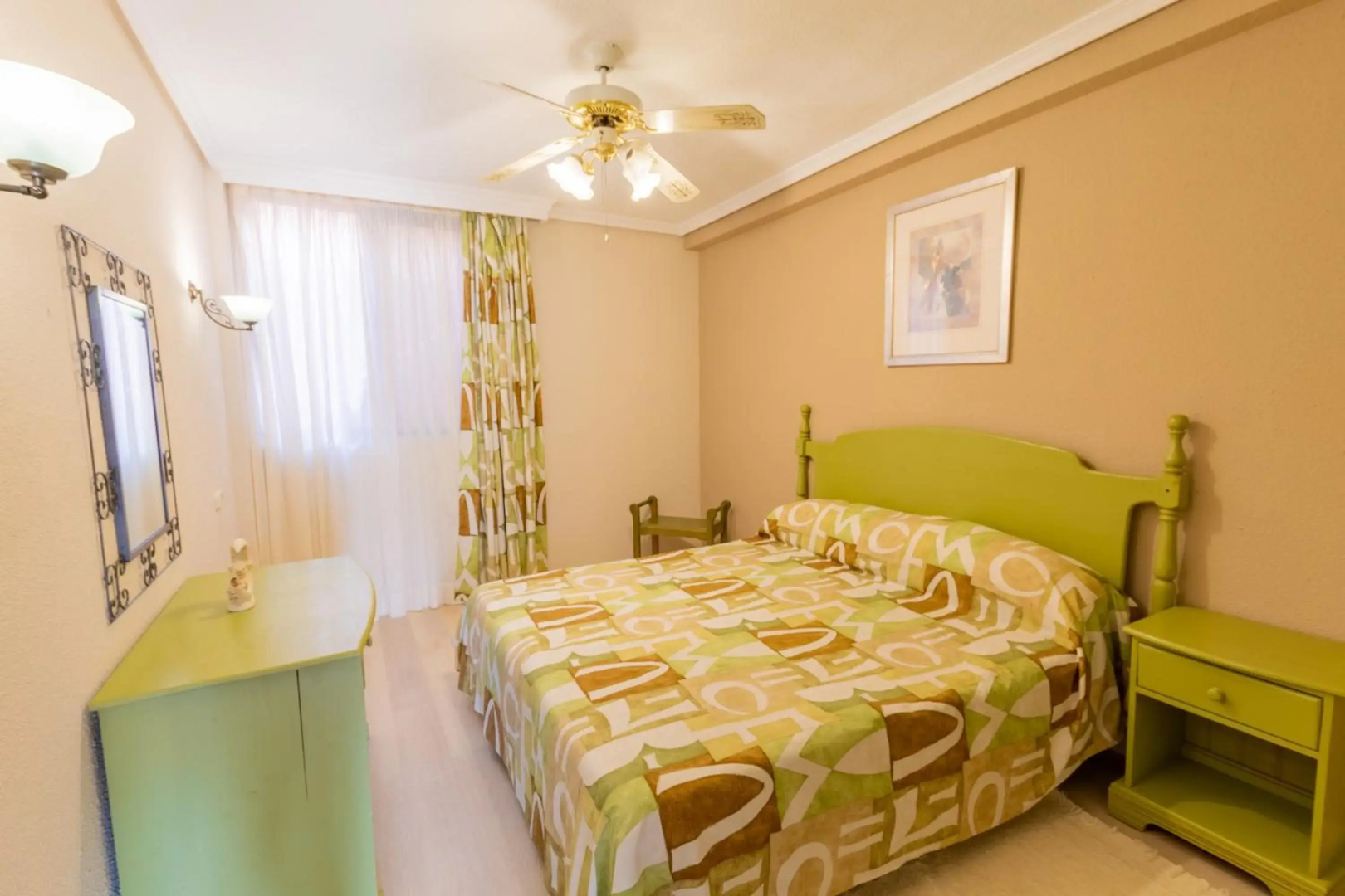 Paradise Court Aparthotel