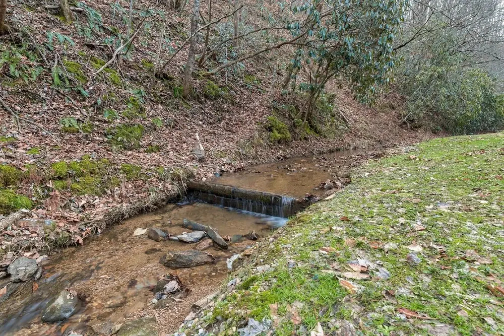 Mountain Modern Getaway Hot Tub and Arcade Games