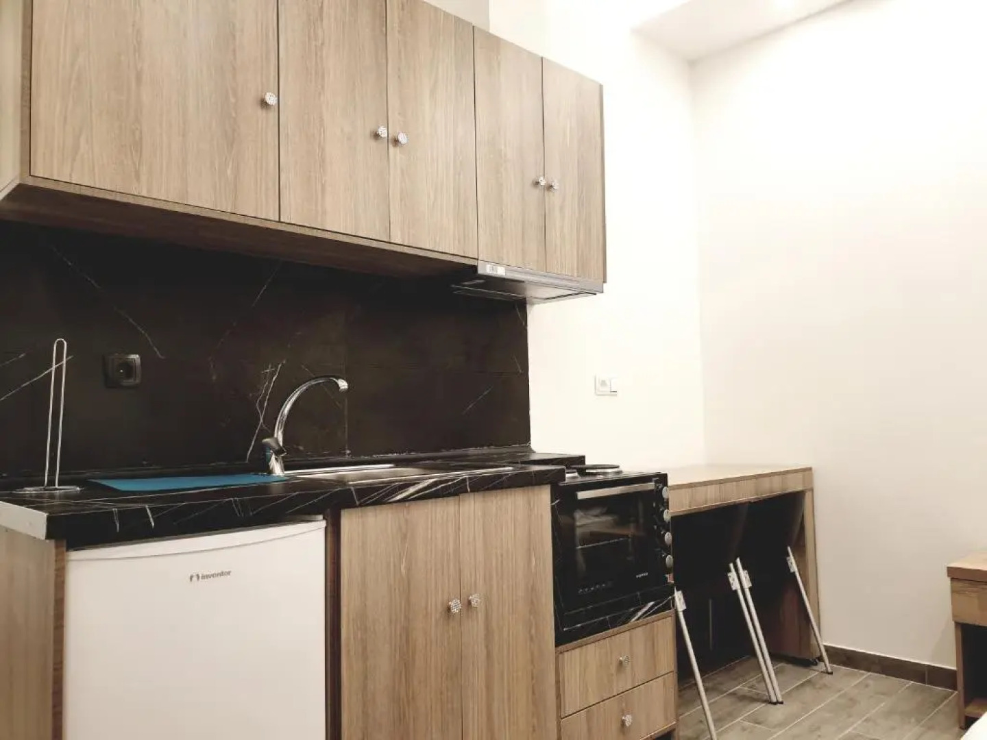 Eantos Studios and Suites