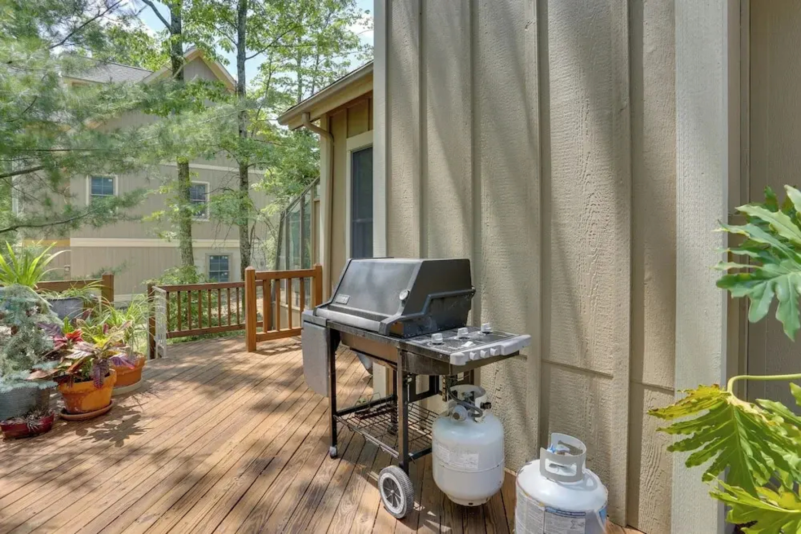 < 1 Mi to Camelback Resort: Home w/ Pool Table!