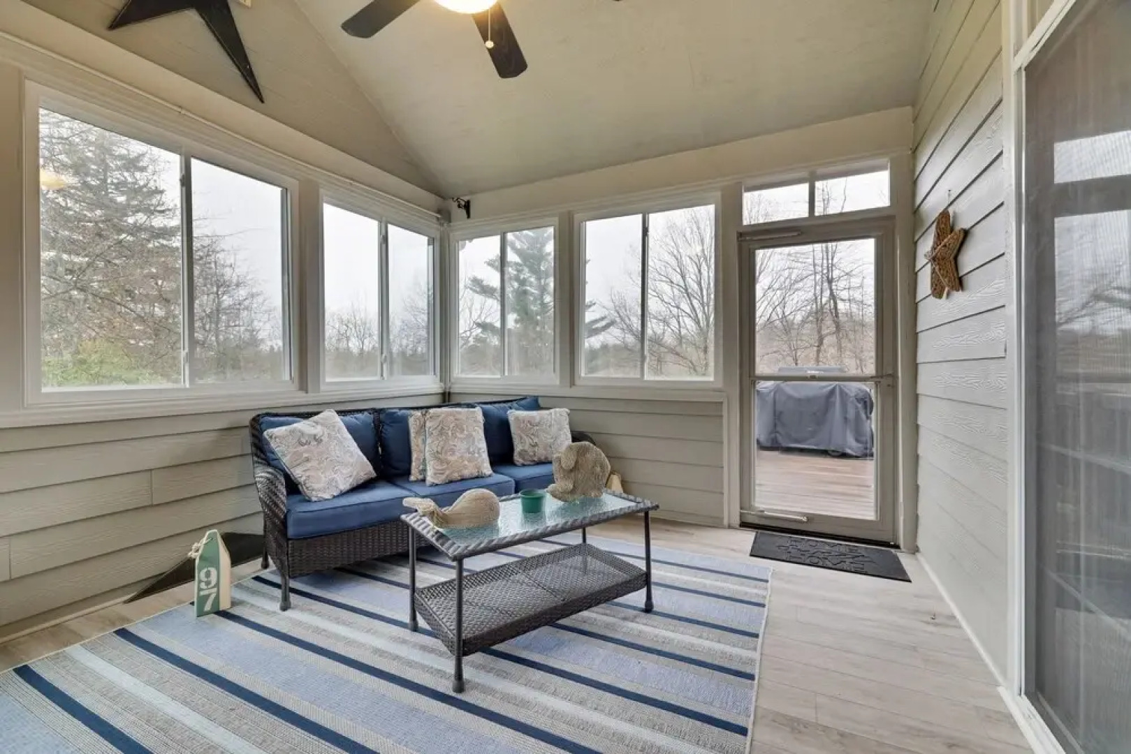 The Nest at Pinecrest by Avantstay Hot Tub Spacious Deck Game Room Fire Pit