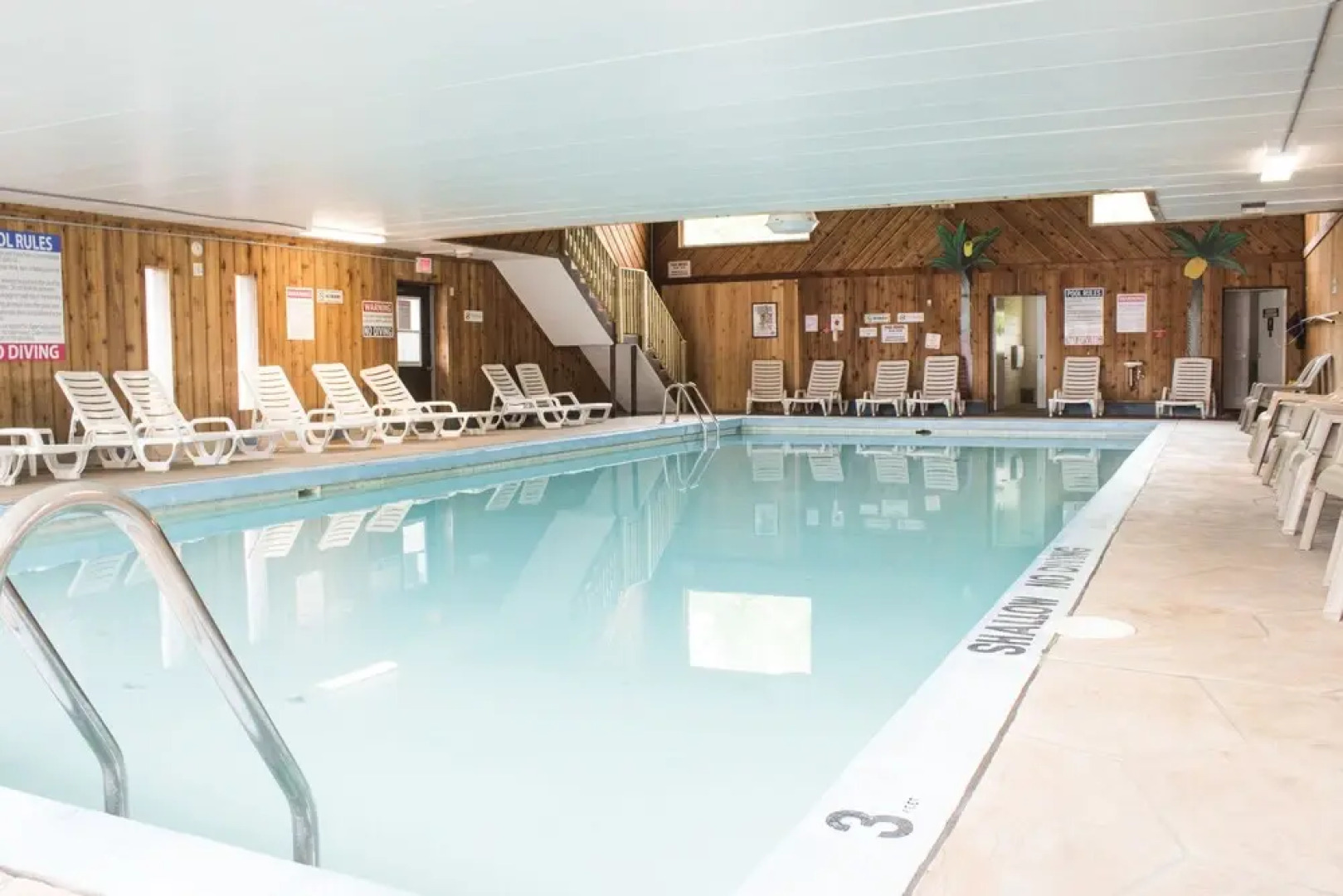 Flamingo Motel & Suites