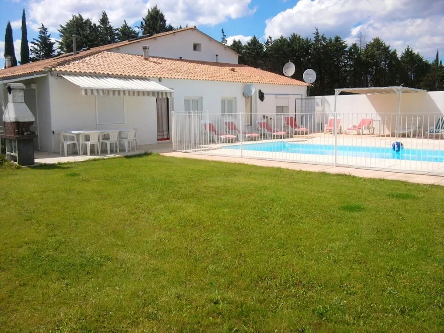 Villa With 4 Bedrooms in Meynes, With Private Pool, Enclosed Garden an