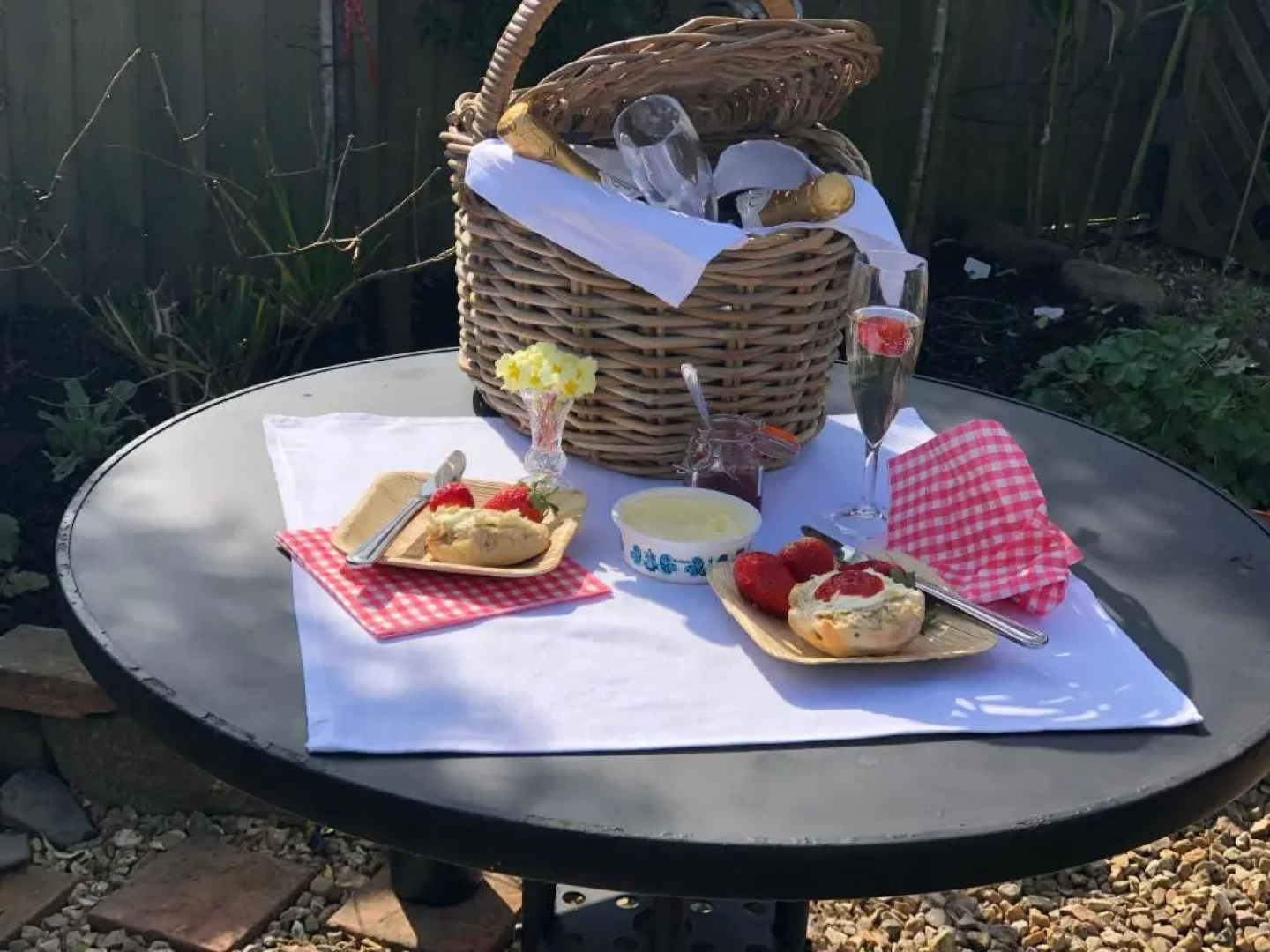 Down The Garden Path Vintage Caravan B&B
