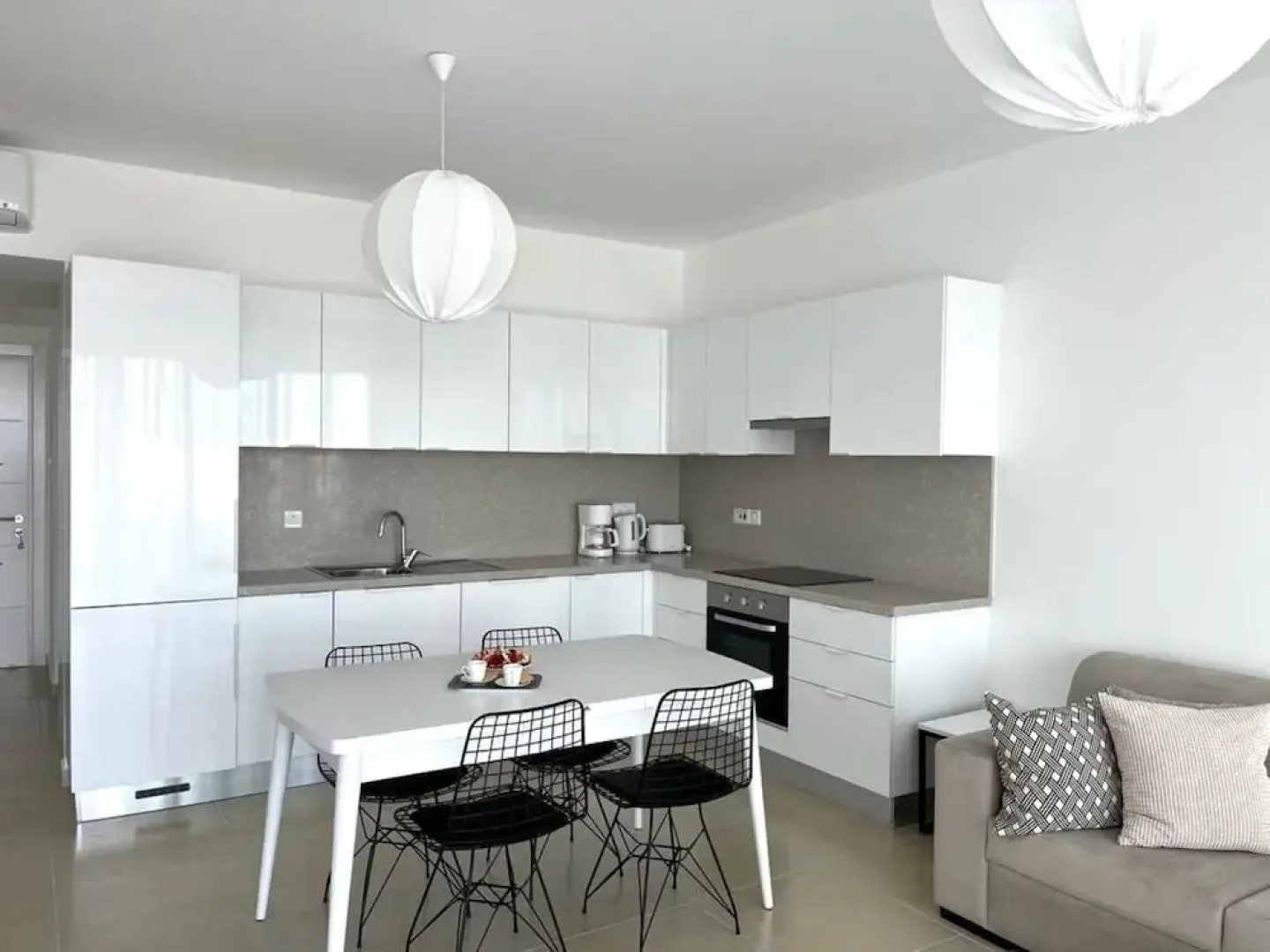 Lovely and Stylish Apartment With Calming Garden View