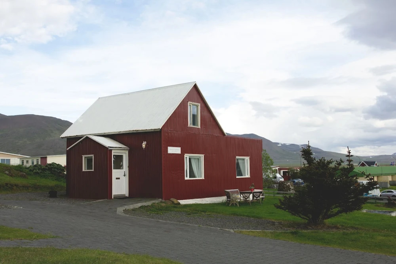 A House Between Mountains and Coast in a Beautiful and Quiet sea Village