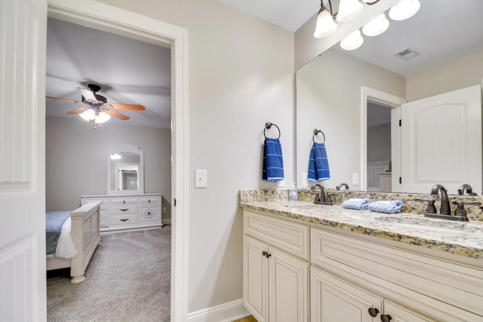 Spacious Home w/ Fireplace - Near Pinehurst Golf!