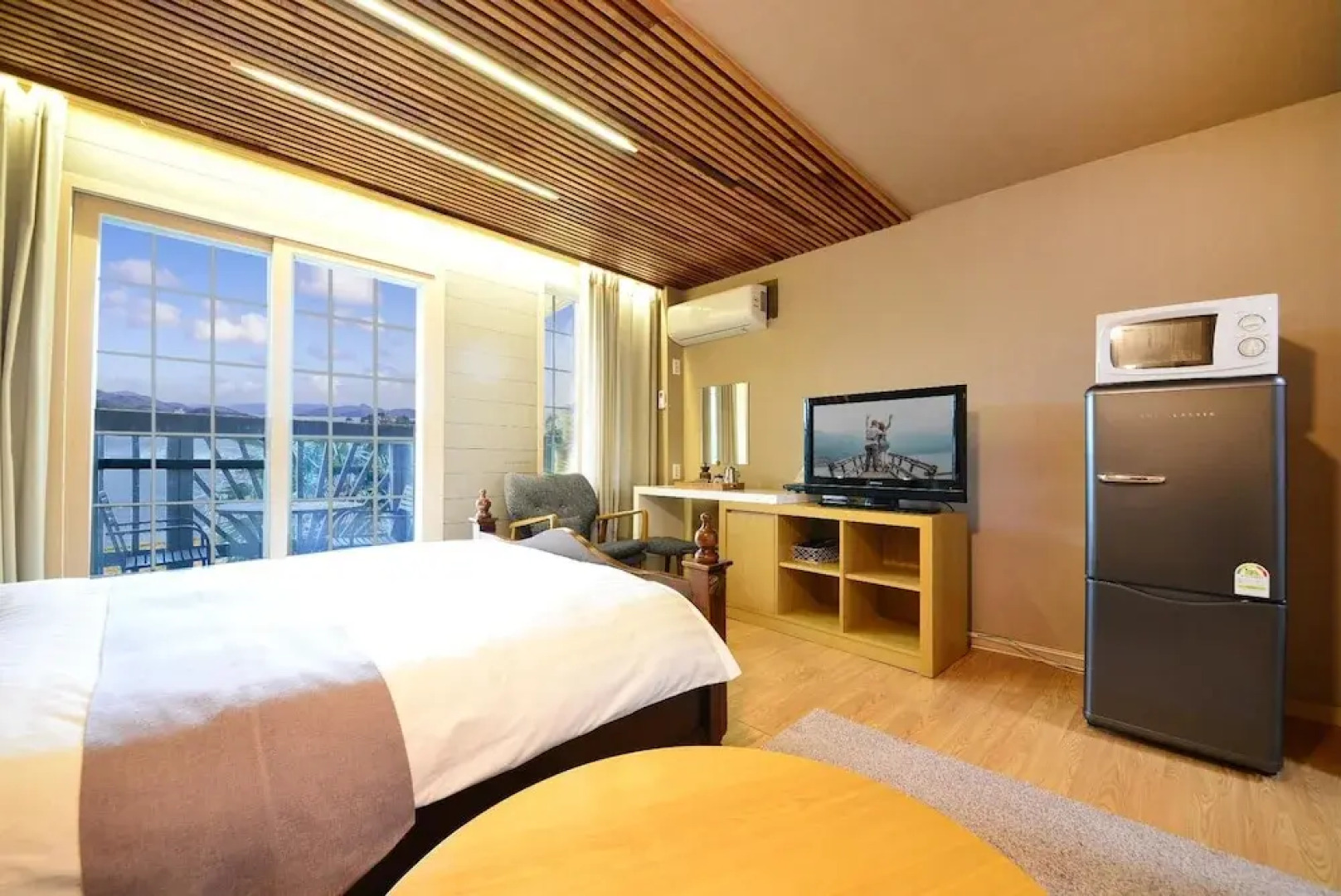 Tongyoung Mongdolhouse Pension