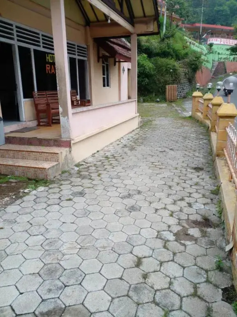 Hotel Raya by OYO Rooms