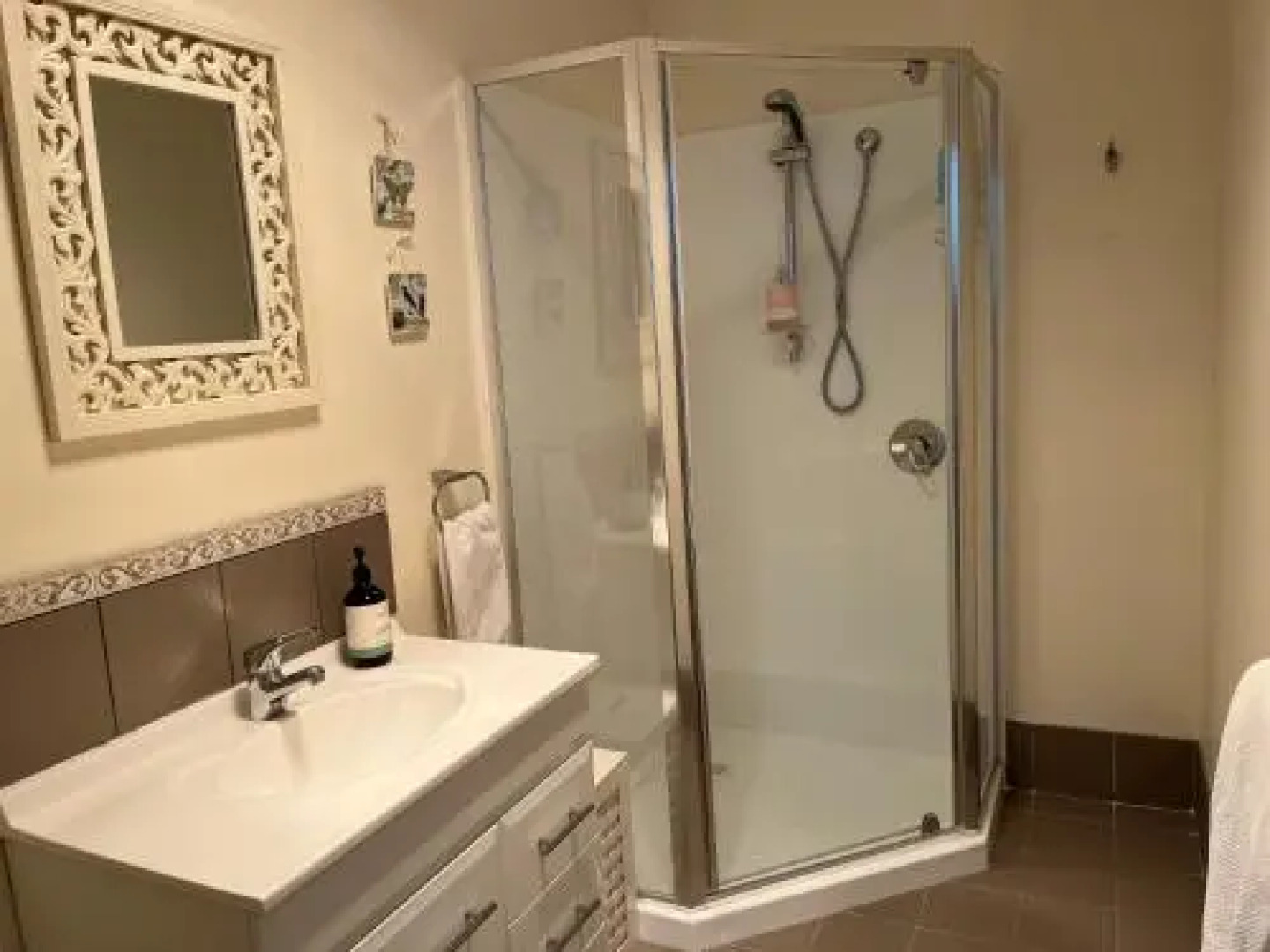 The Anchorage Waterfront Apartment