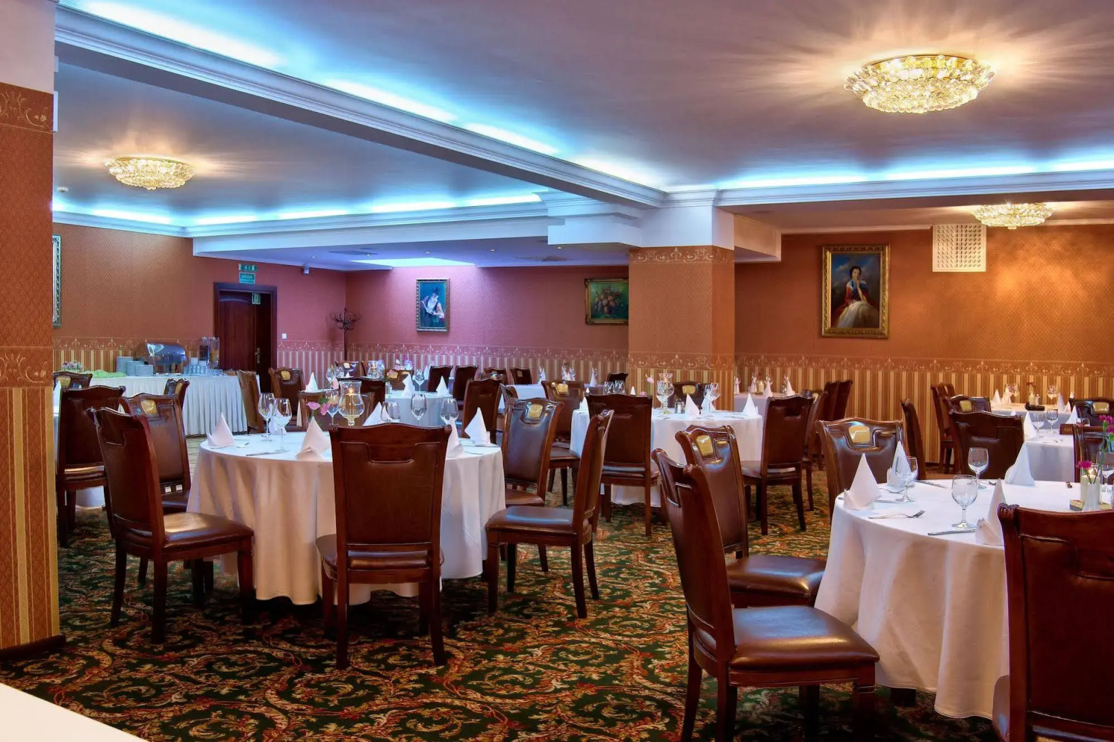 Hotel Dworek Tryumf Dąbrowscy Spółka Jawna