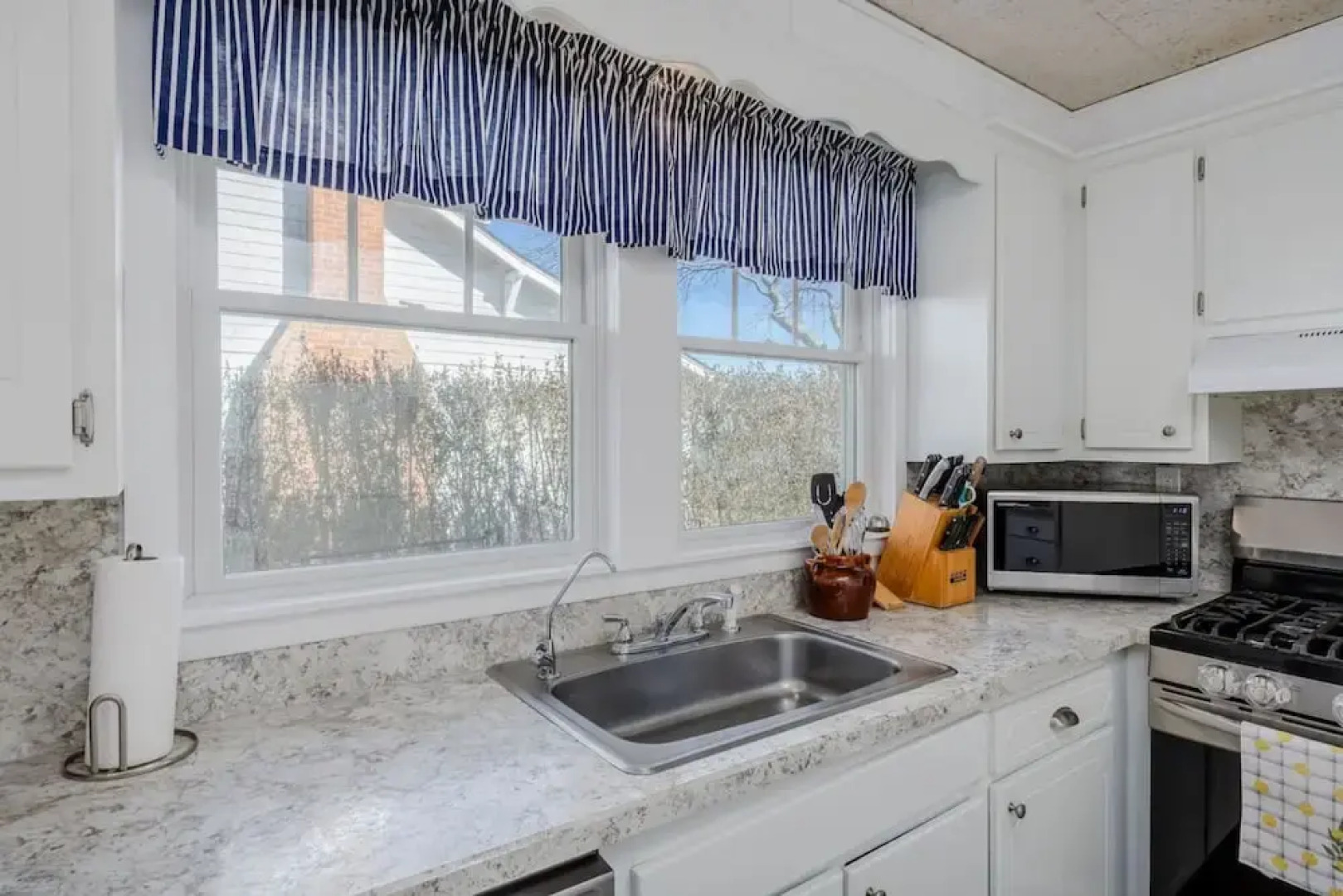 Beachfront Retreat - 5BR Home With Stunning Views