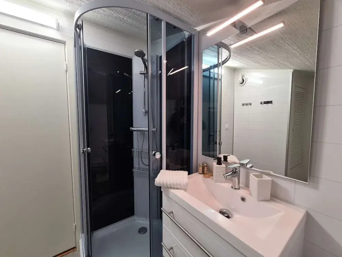 Lovely 3-bedroom Apartment Near City Center