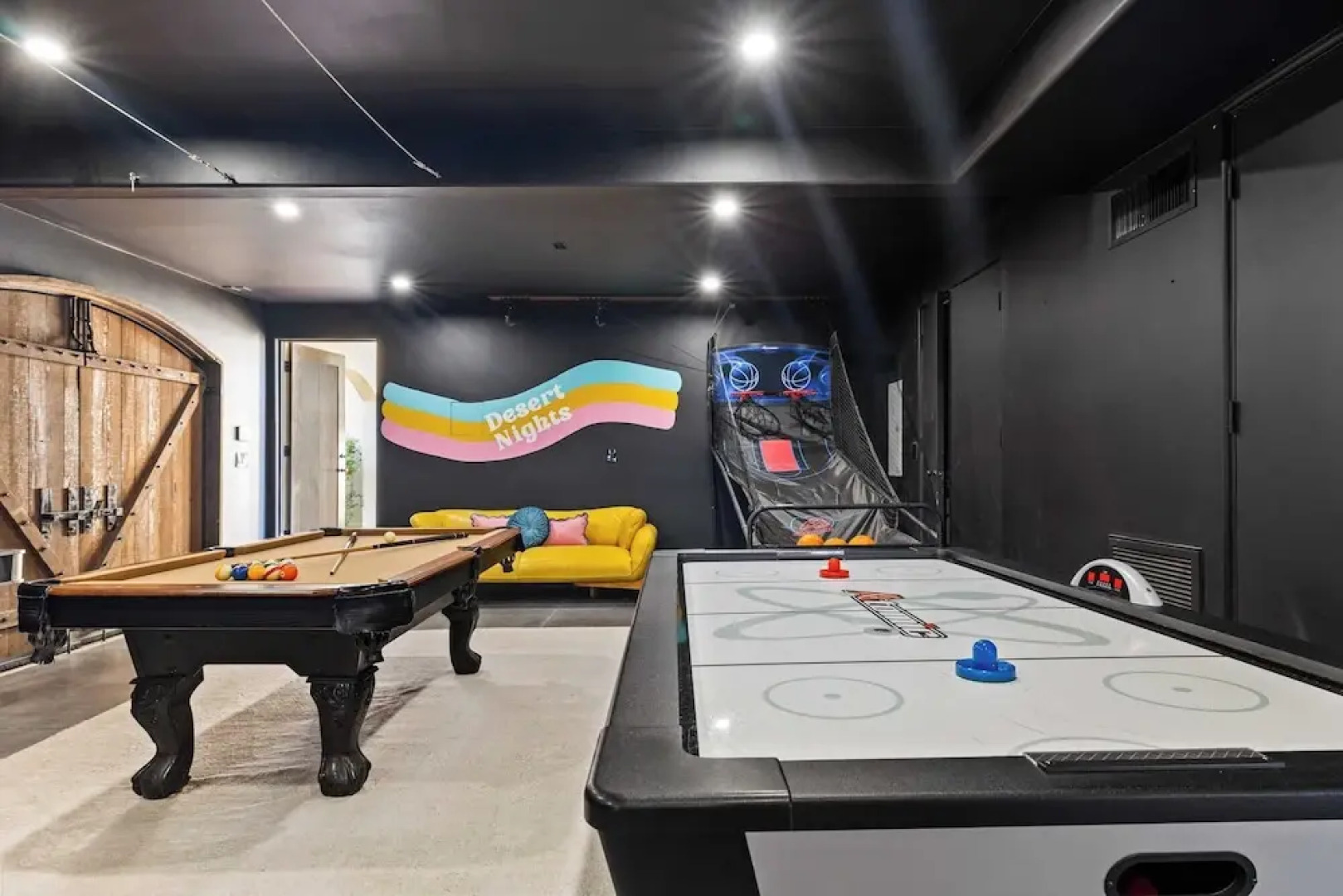 Luxe 7bdr Oasis w/ Pool, Putting Green, Game Room Villa Del Gallo by Avantstay